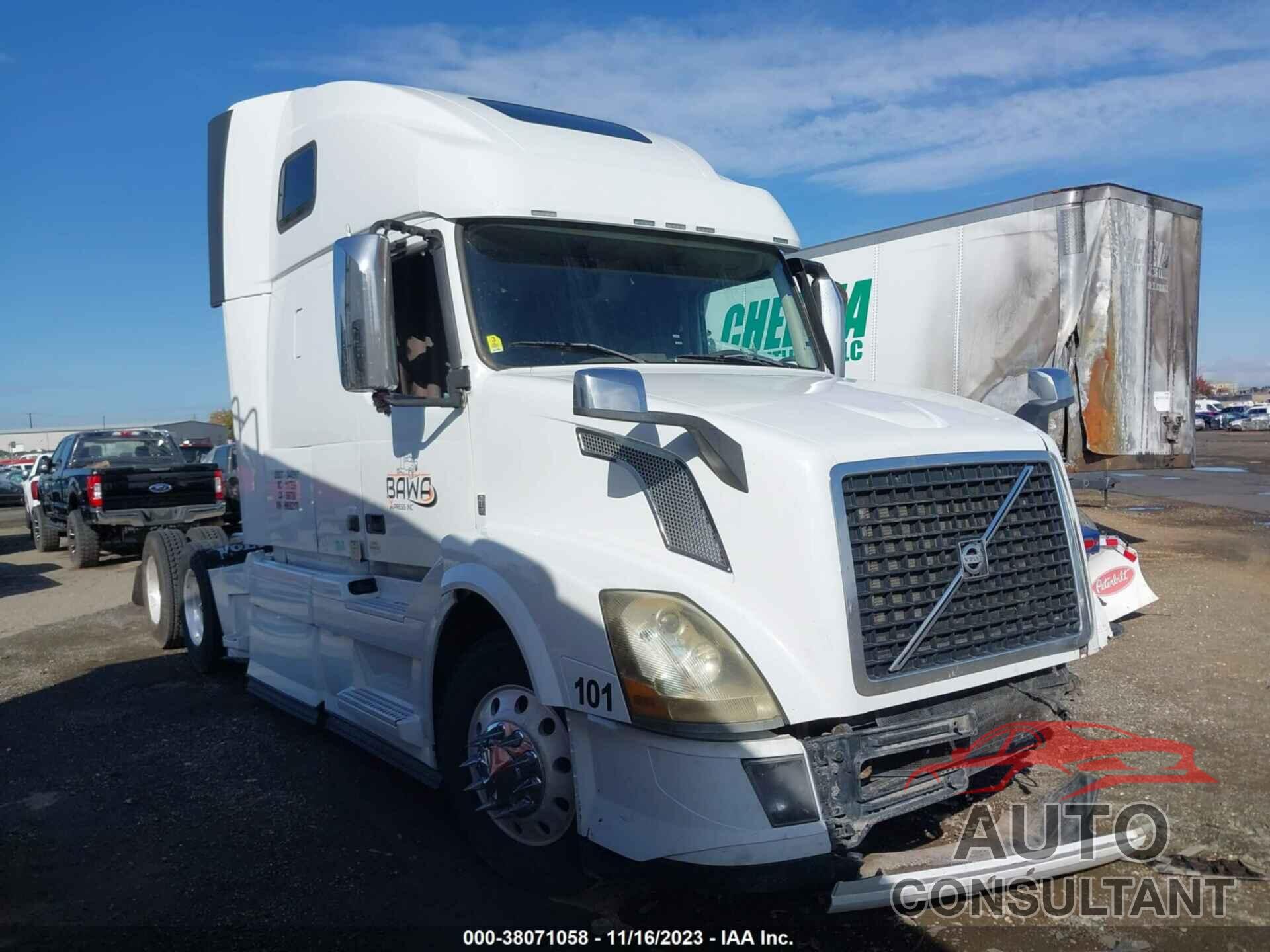 VOLVO VN 2017 - 4V4NC9EH2HN982178