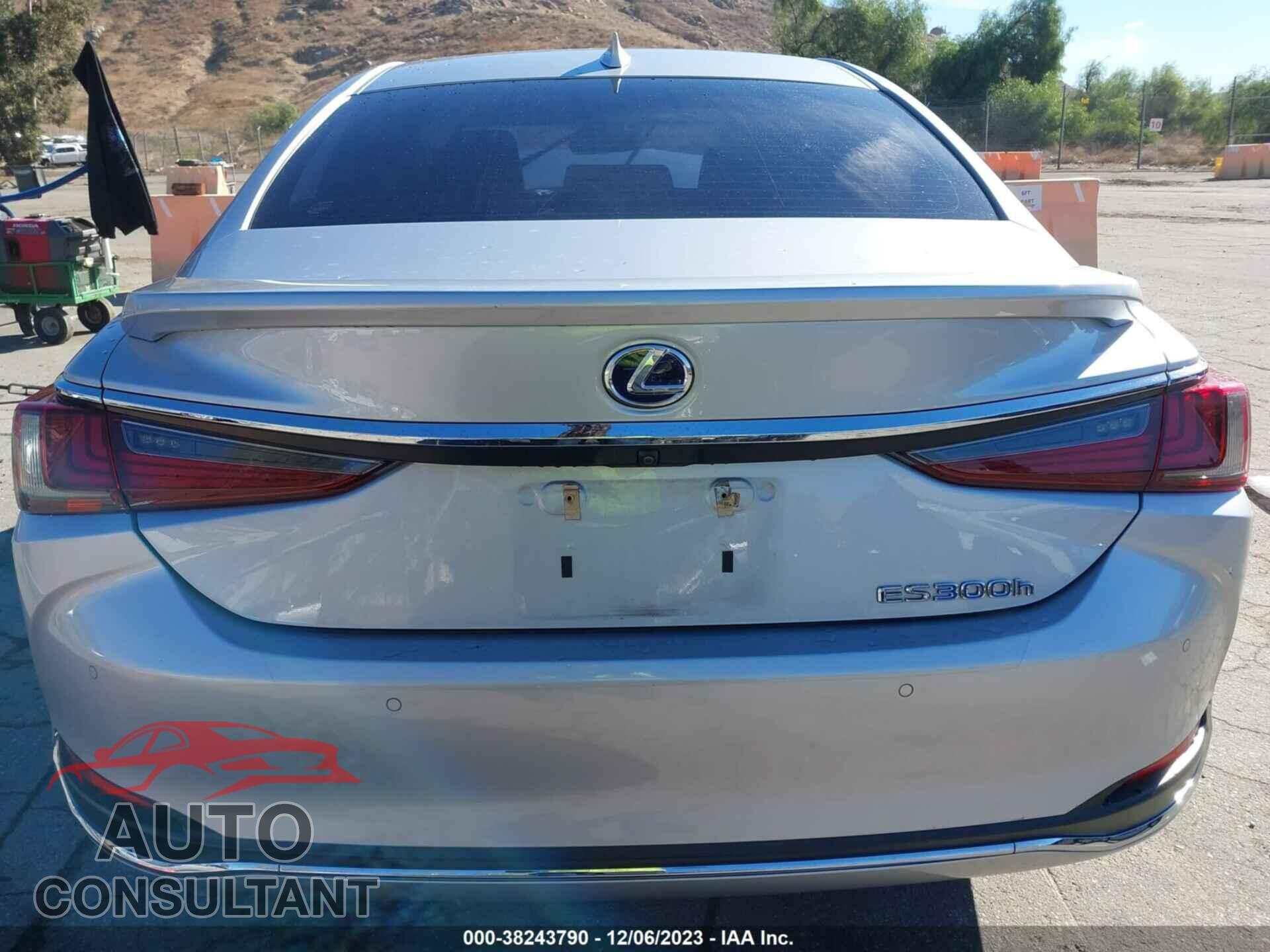 LEXUS ES 300H 2019 - JTHB21B13K2023096