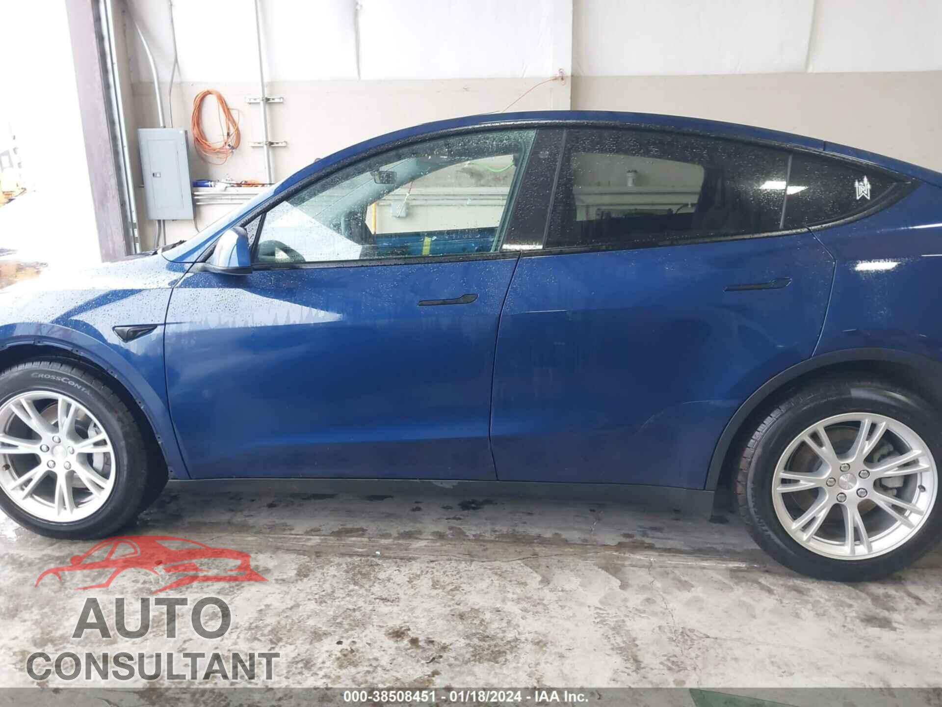 TESLA MODEL Y 2021 - 5YJYGAEE9MF255441