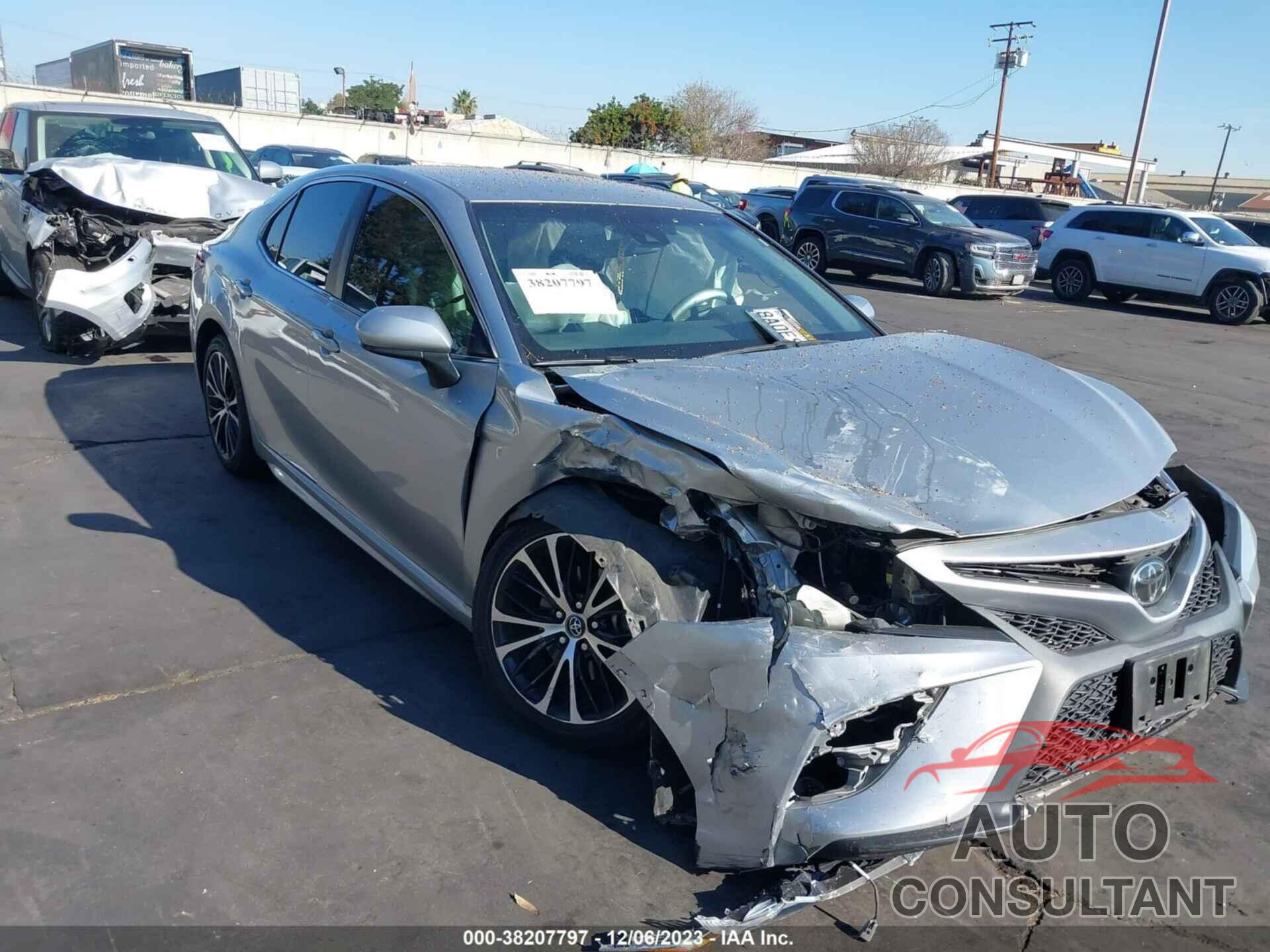 TOYOTA CAMRY 2018 - 4T1B11HK9JU022764