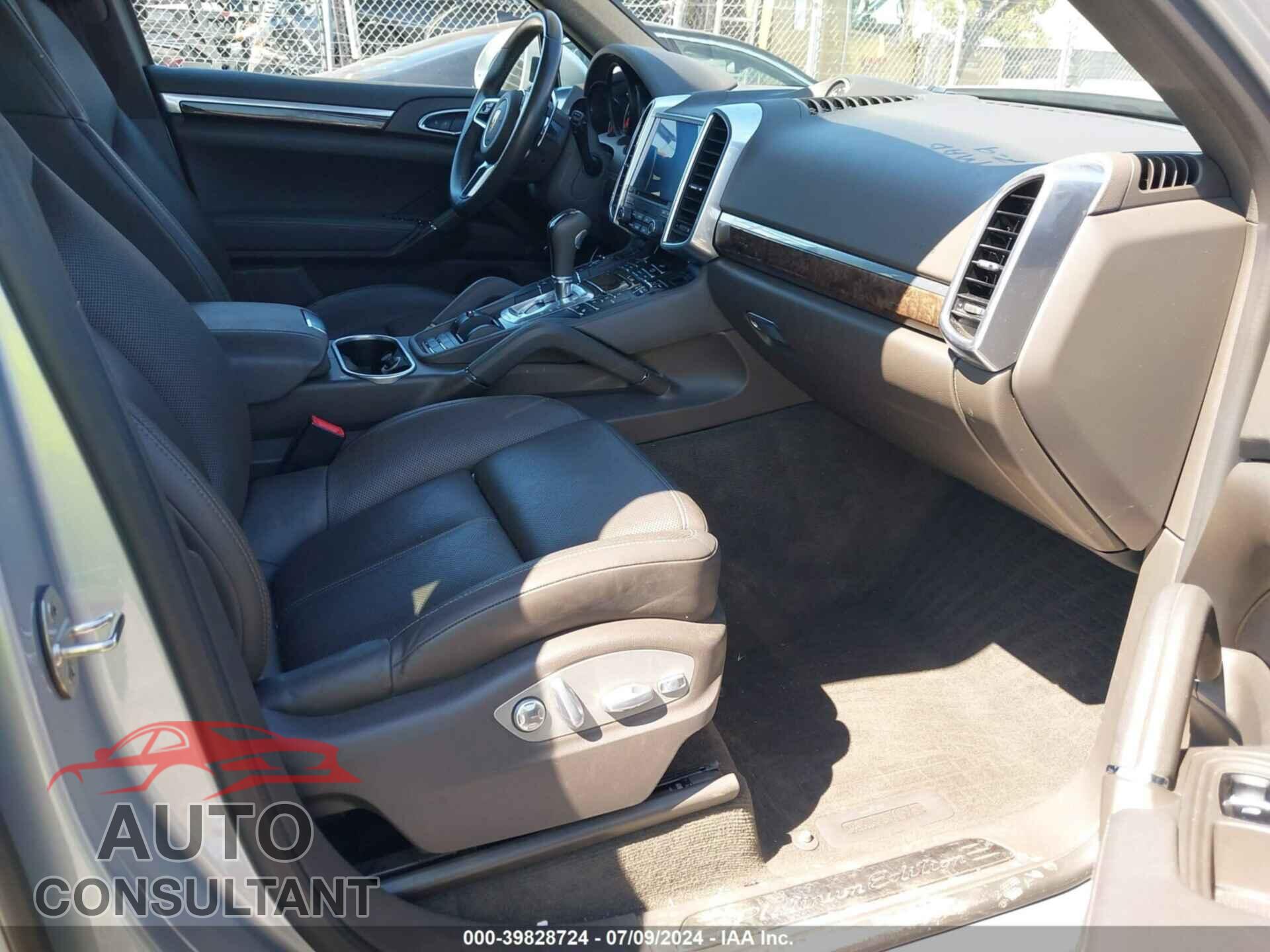 PORSCHE CAYENNE 2017 - WP1AA2A27HKA87651
