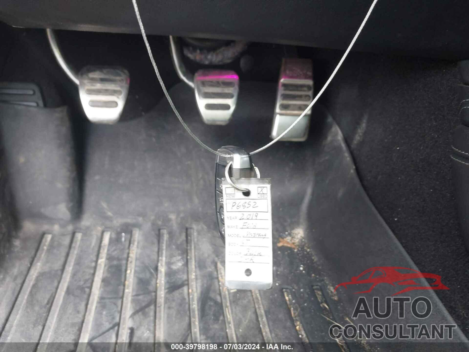 FORD MUSTANG 2019 - 1FA6P8CF1K5134662