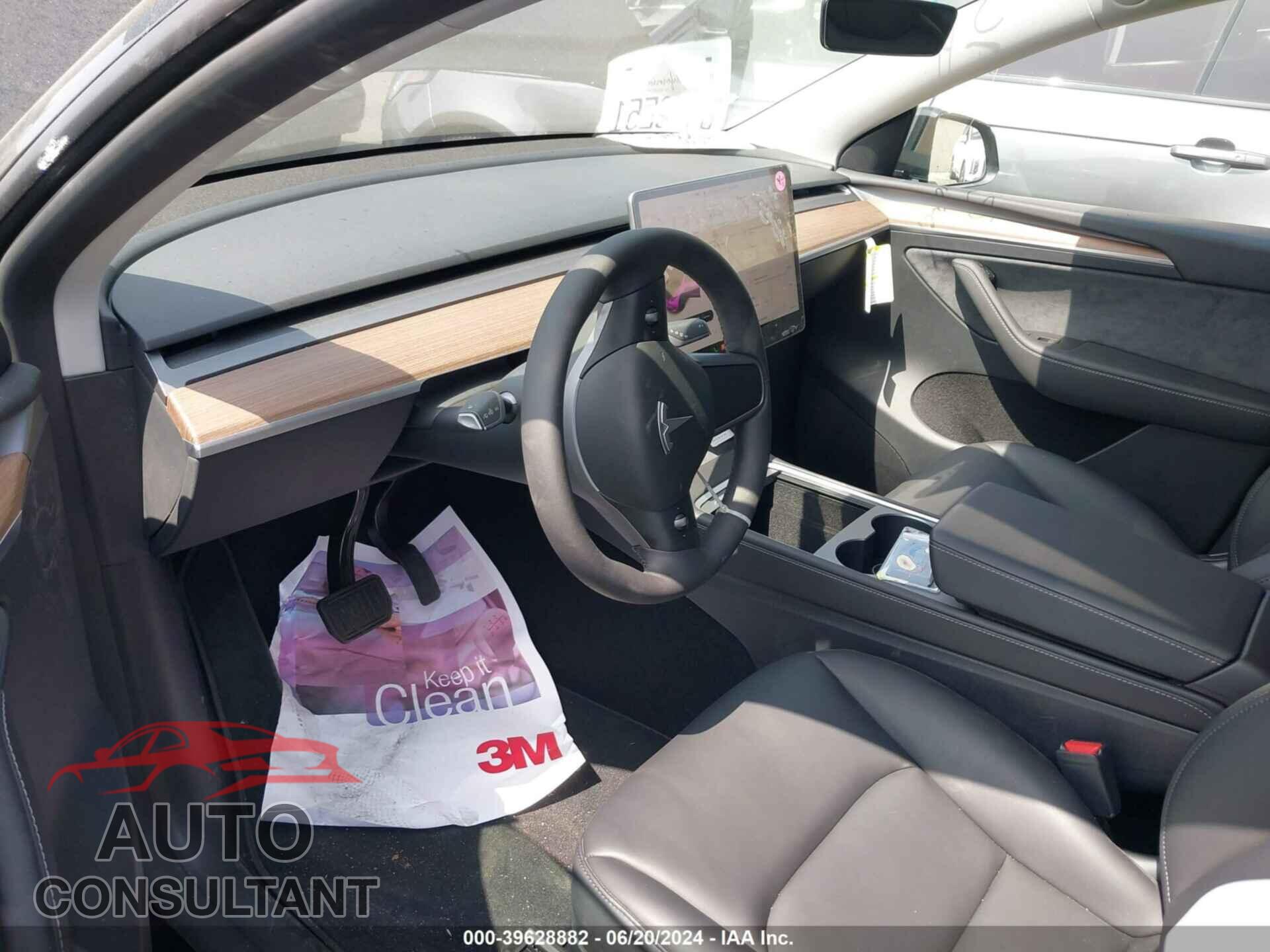 TESLA MODEL Y 2024 - 7SAYGDEE3RF064318