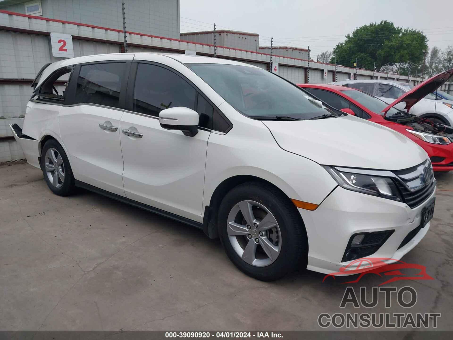 HONDA ODYSSEY 2018 - 5FNRL6H70JB102422