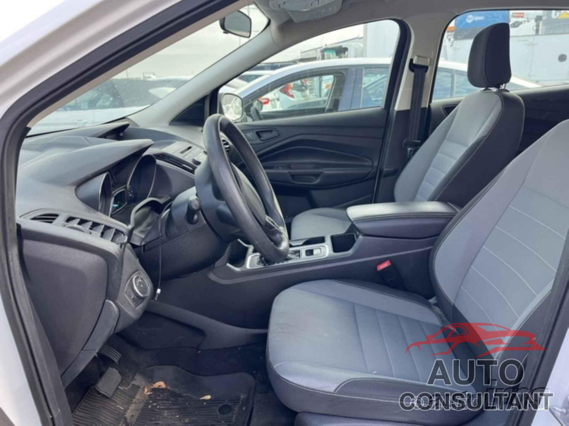 FORD ESCAPE 2018 - 1FMCU0F76JUD38028