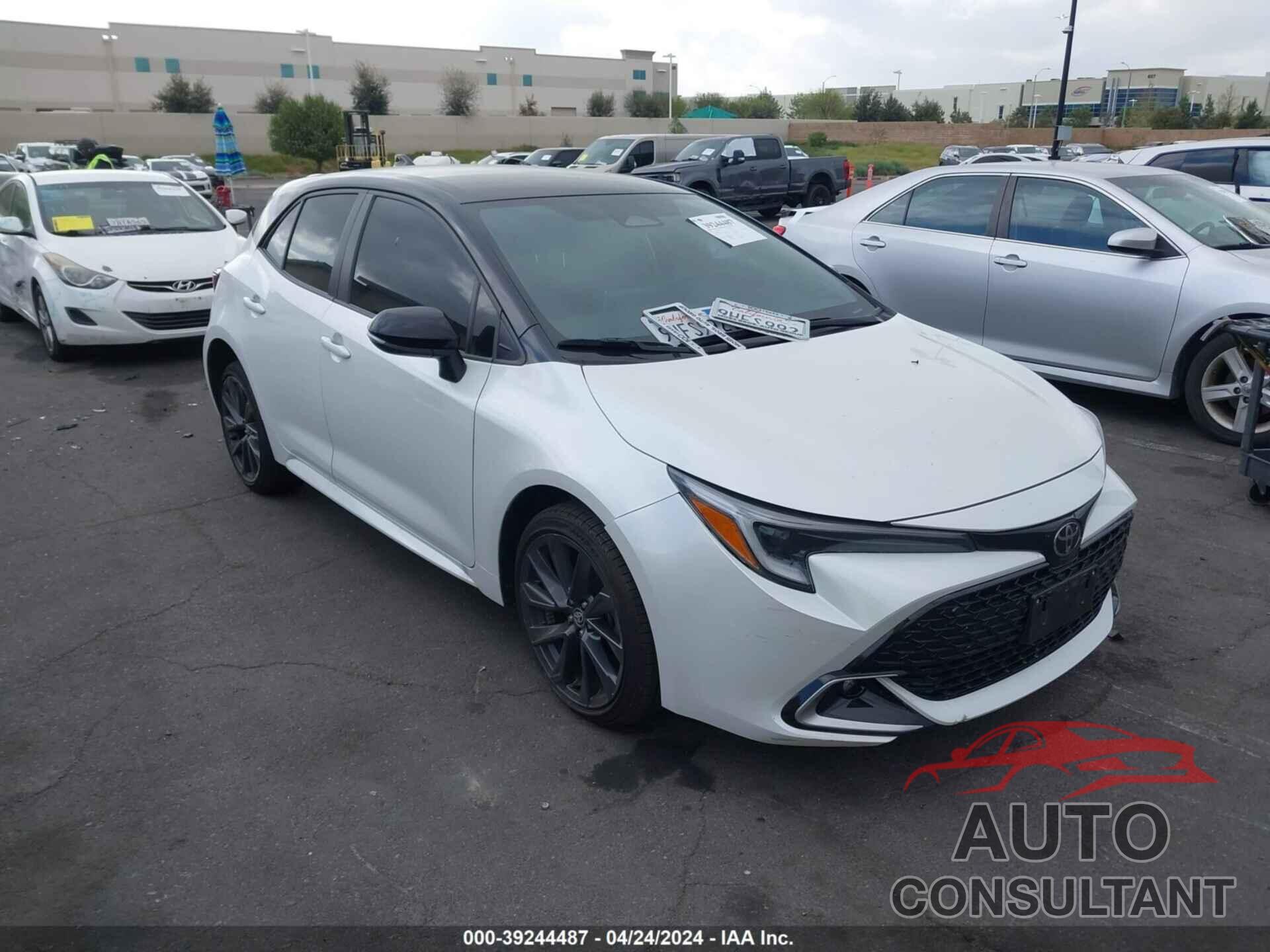 TOYOTA COROLLA 2023 - JTNC4MBE8P3211453
