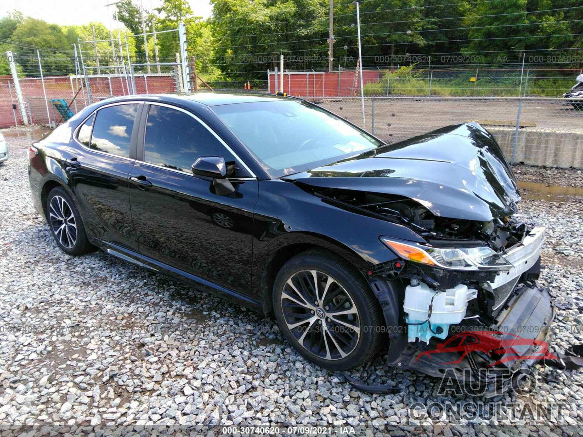 TOYOTA CAMRY 2018 - 4T1B11HK1JU151520