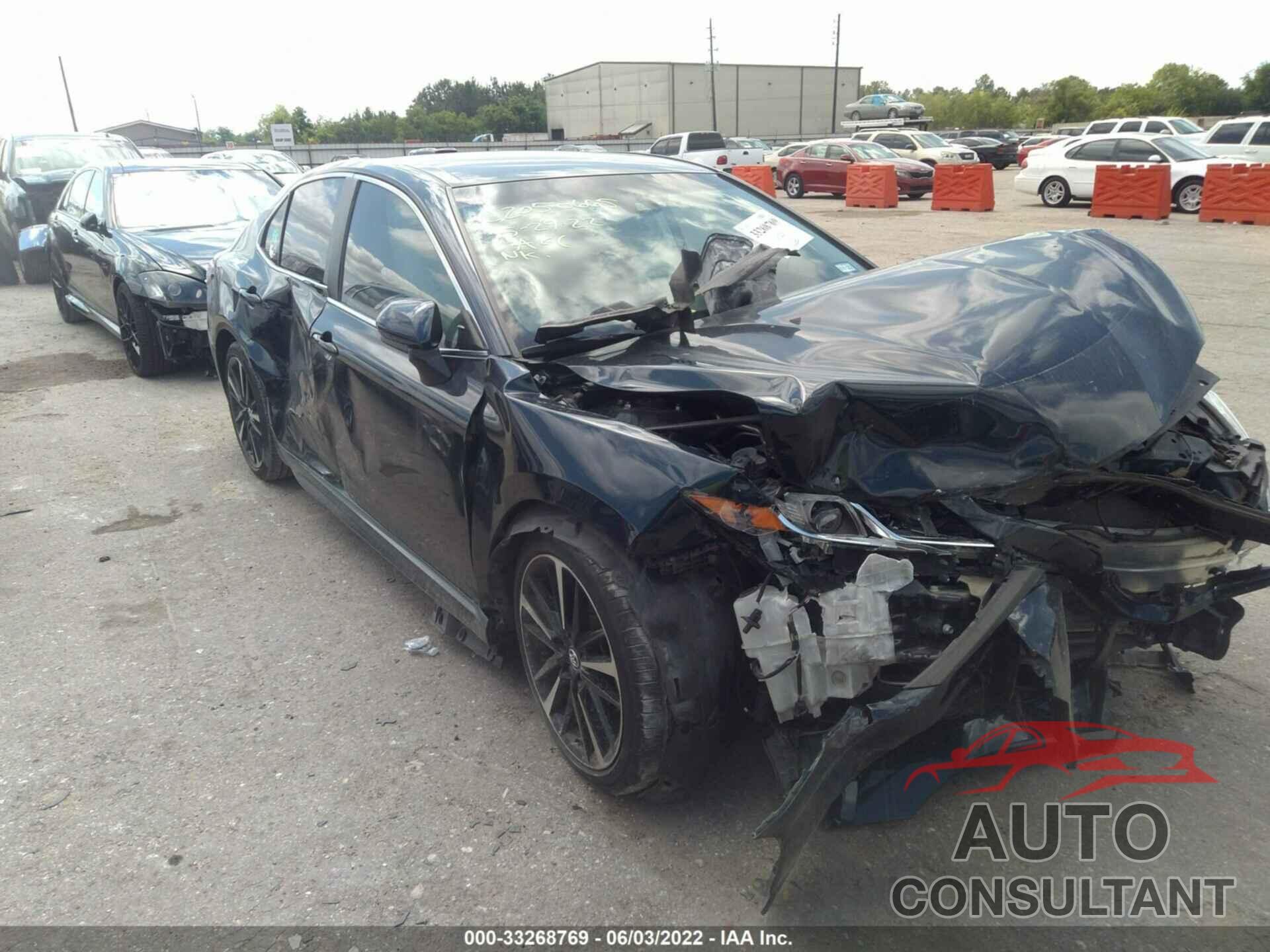 TOYOTA CAMRY 2018 - 4T1B11HK4JU544282