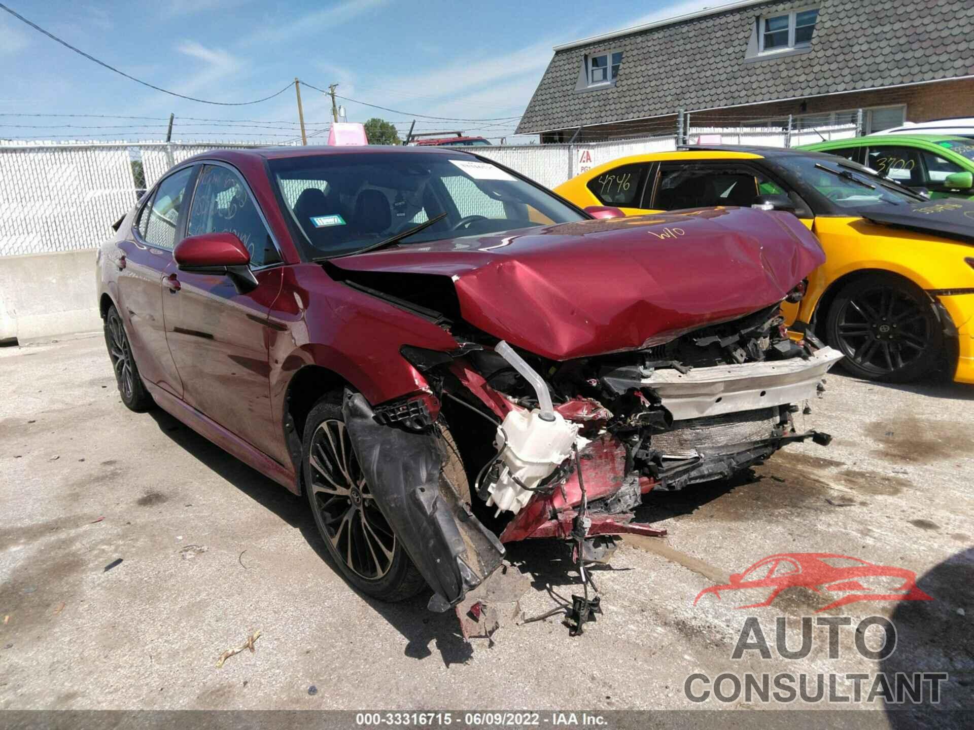 TOYOTA CAMRY 2018 - 4T1B11HK1JU538164