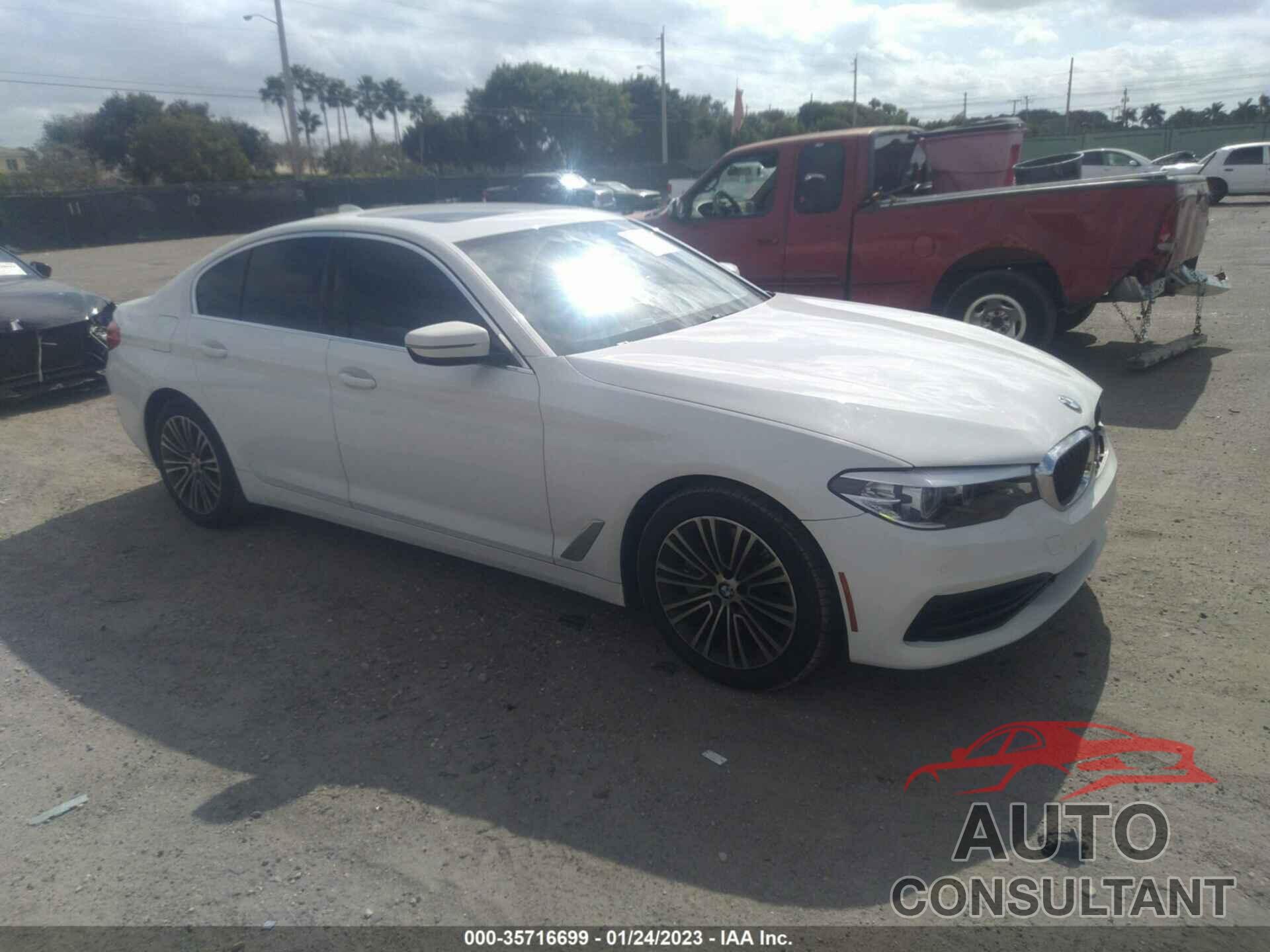 BMW 5 SERIES 2019 - WBAJA5C51KG900757