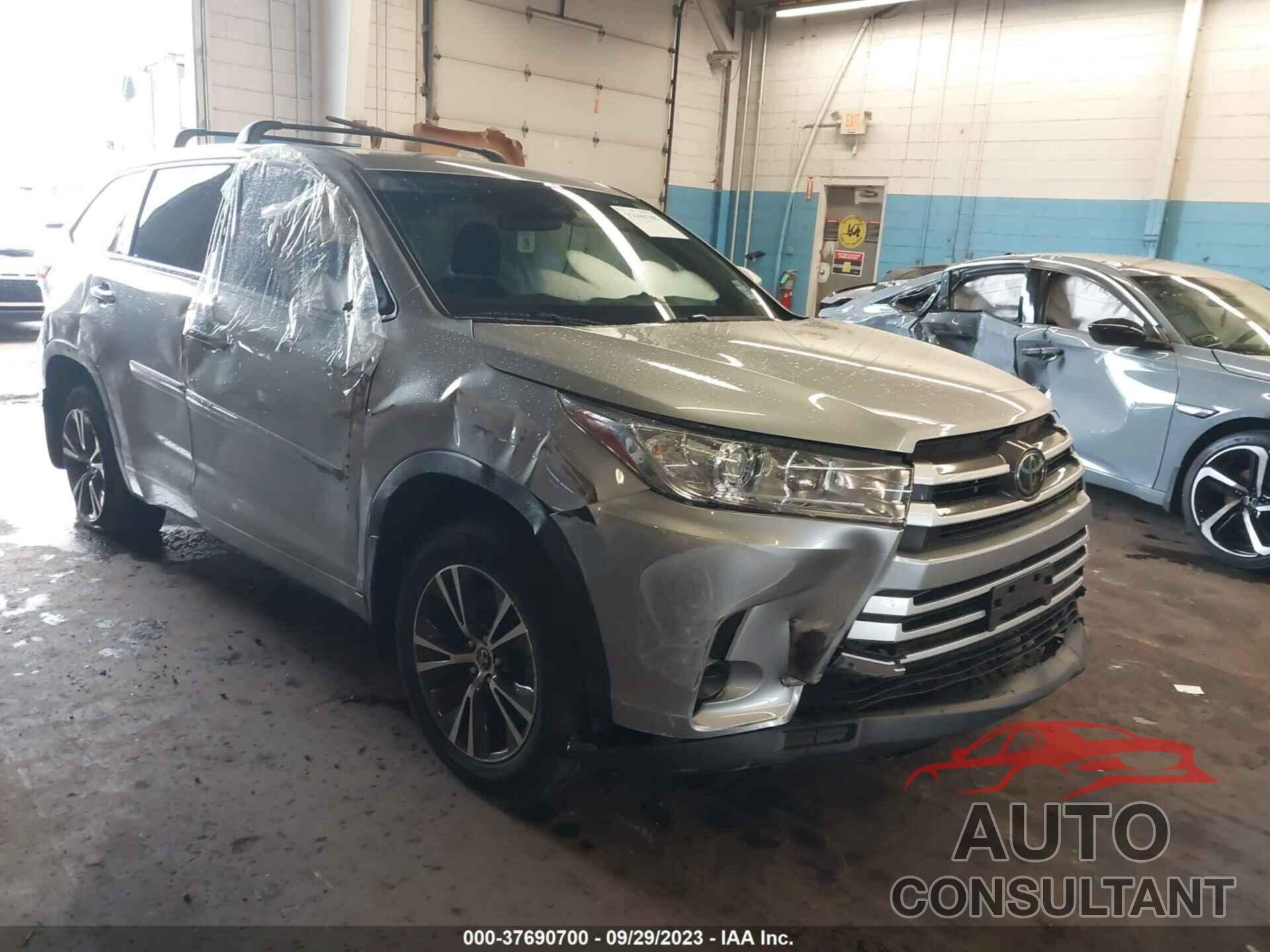 TOYOTA HIGHLANDER 2018 - 5TDBZRFH6JS862251