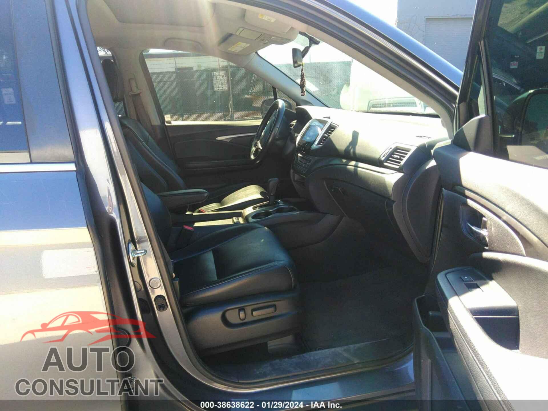 HONDA PILOT 2017 - 5FNYF5H76HB016877