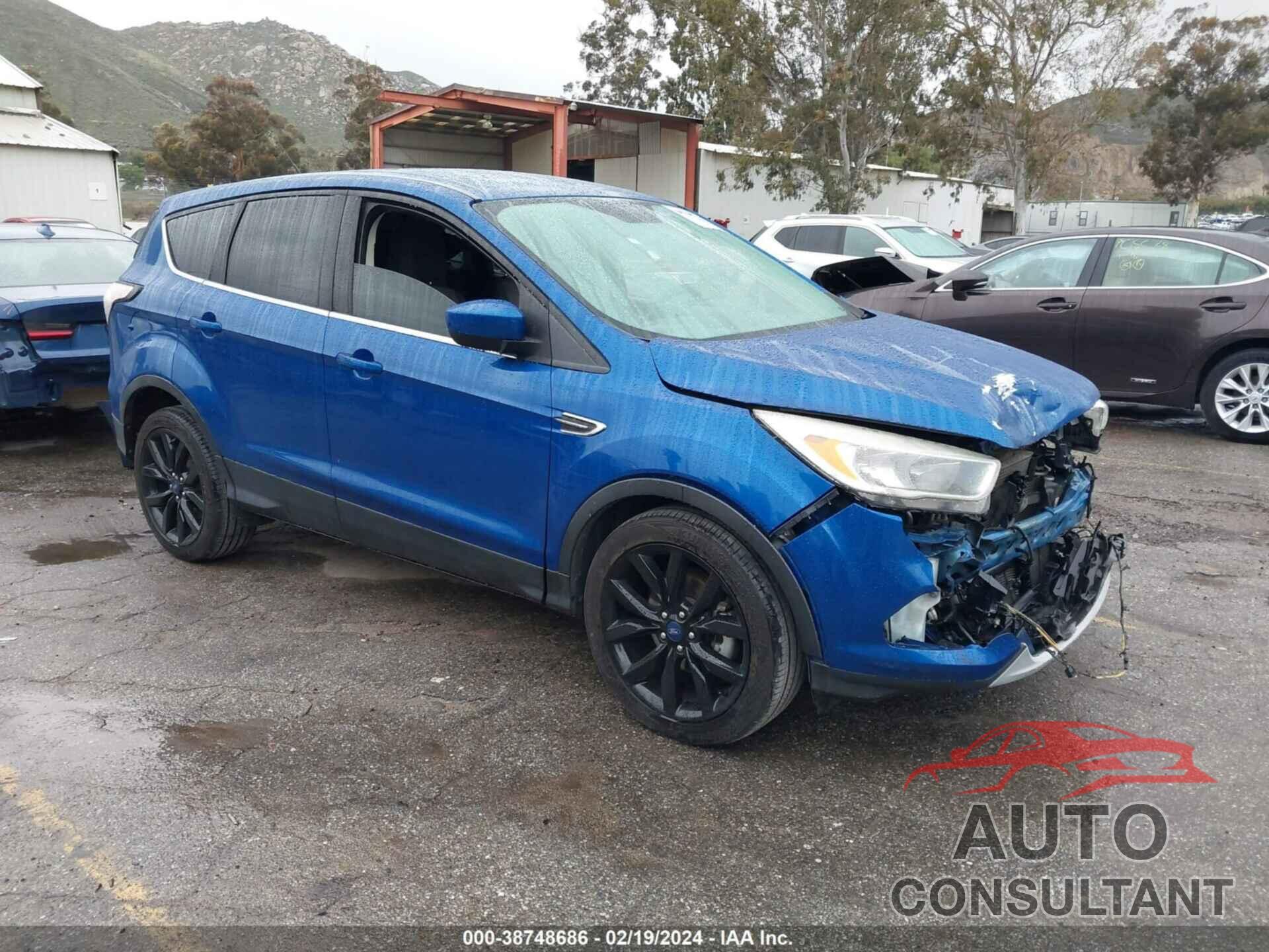 FORD ESCAPE 2017 - 1FMCU0GD3HUC67143