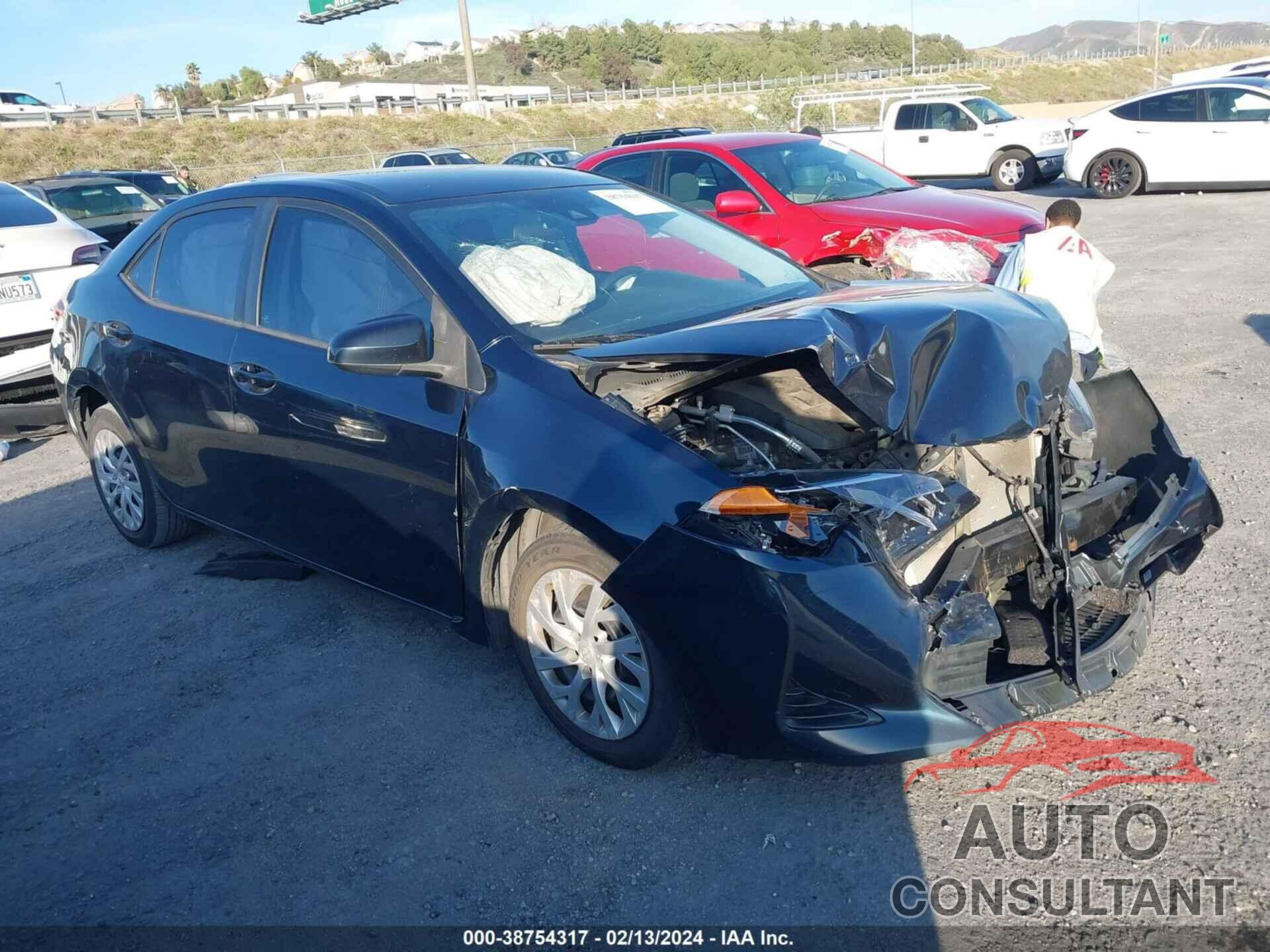 TOYOTA COROLLA 2018 - 5YFBURHE0JP790859