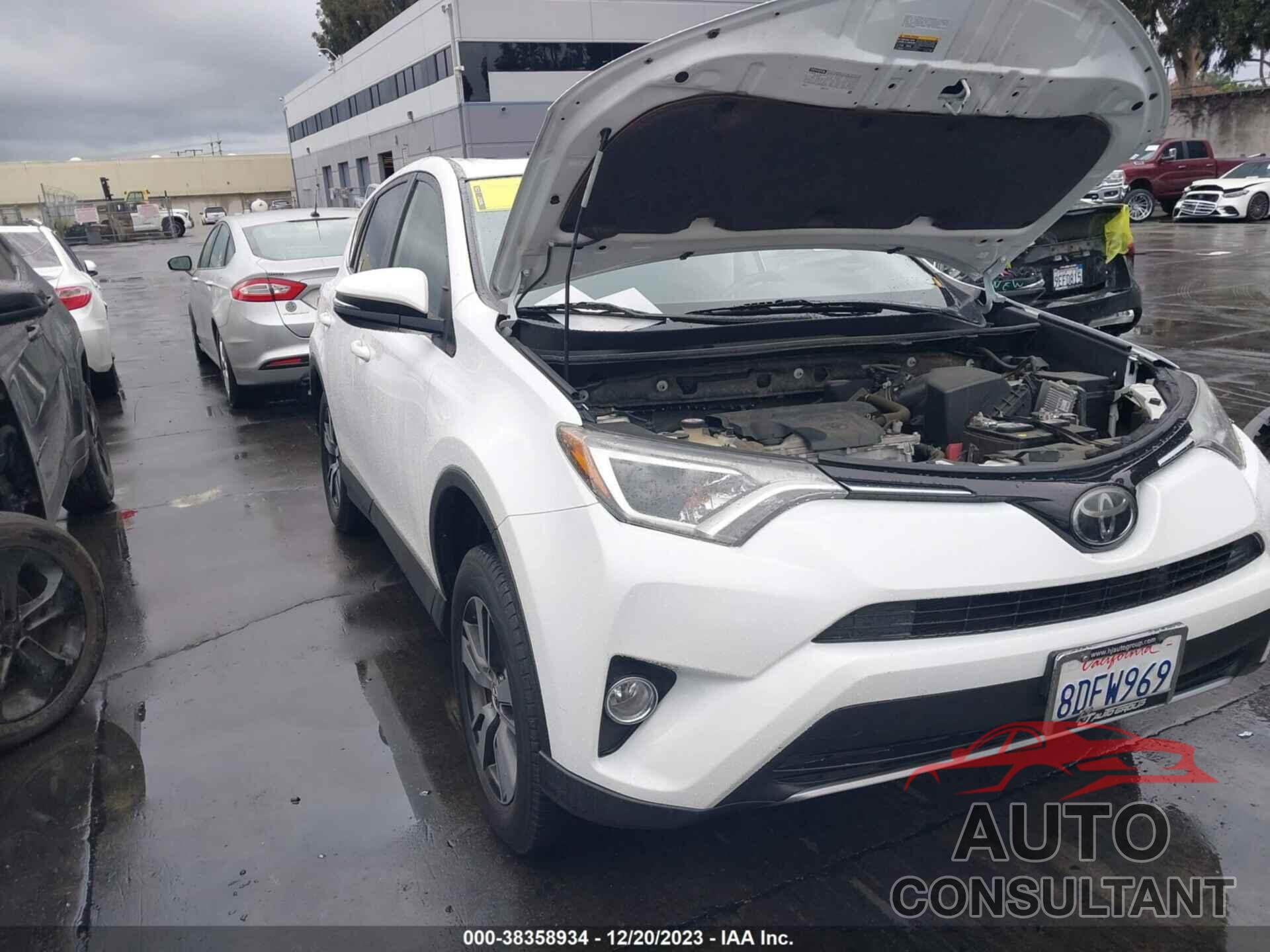 TOYOTA RAV4 2018 - JTMWFREVXJD113367
