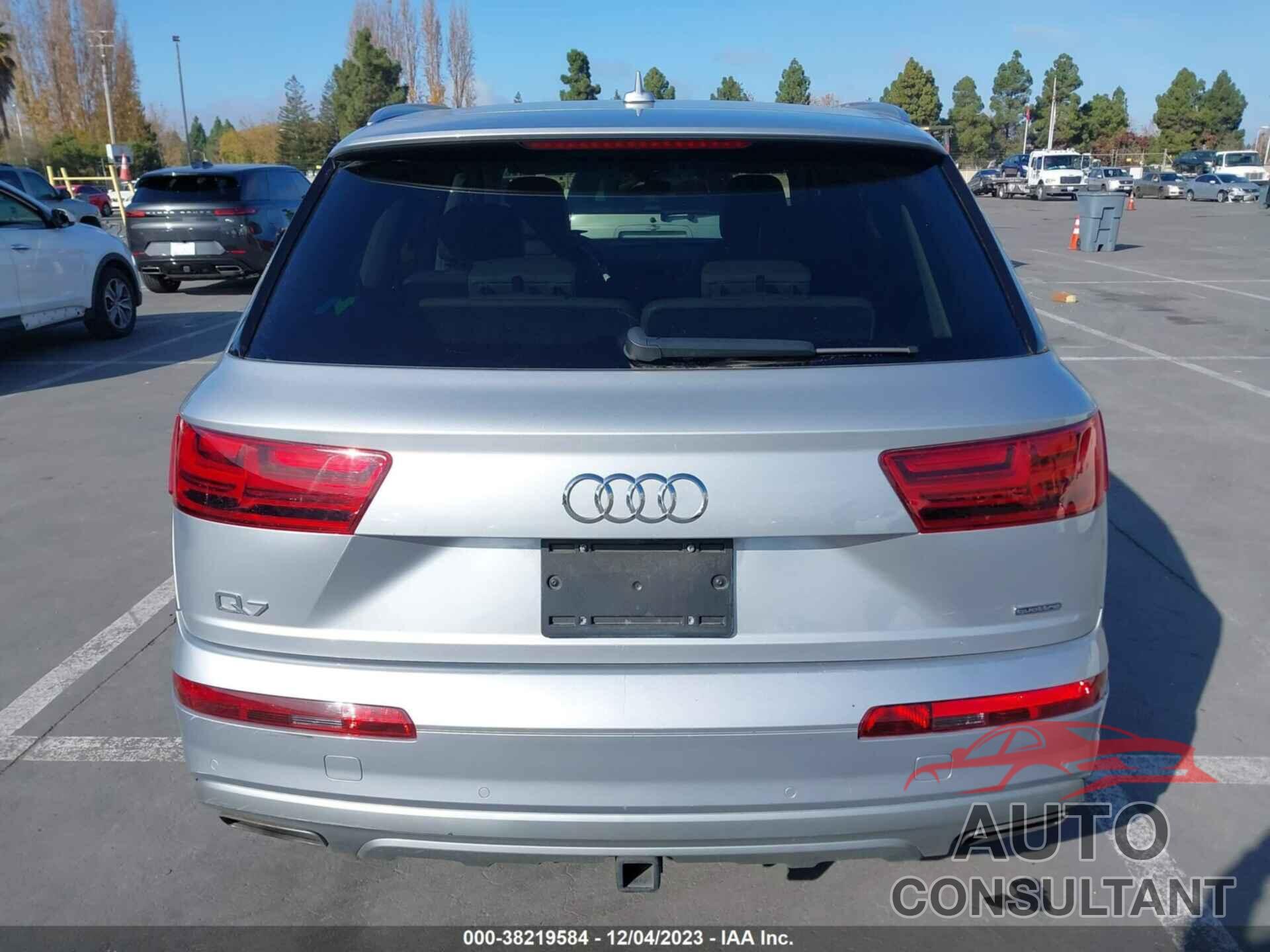 AUDI Q7 2018 - WA1LHAF74JD047858