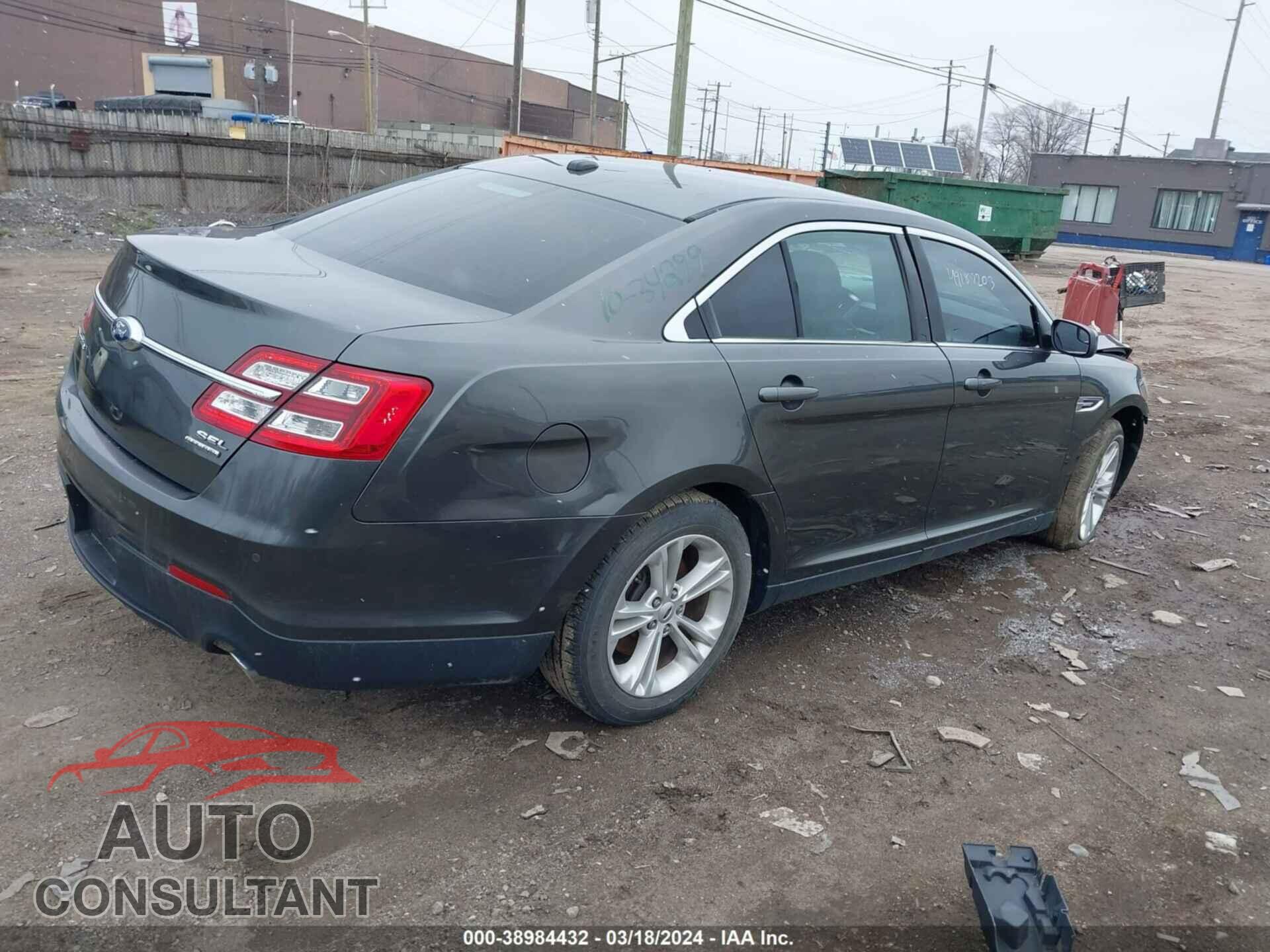 FORD TAURUS 2018 - 1FAHP2E82JG134564