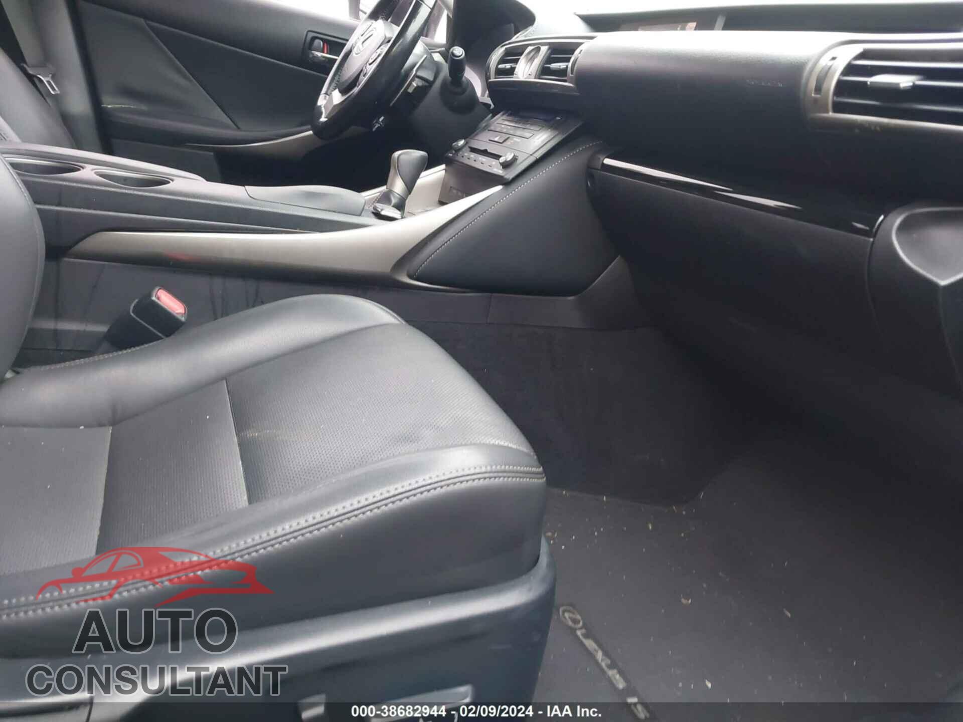 LEXUS IS 200T 2016 - JTHBA1D21G5010765