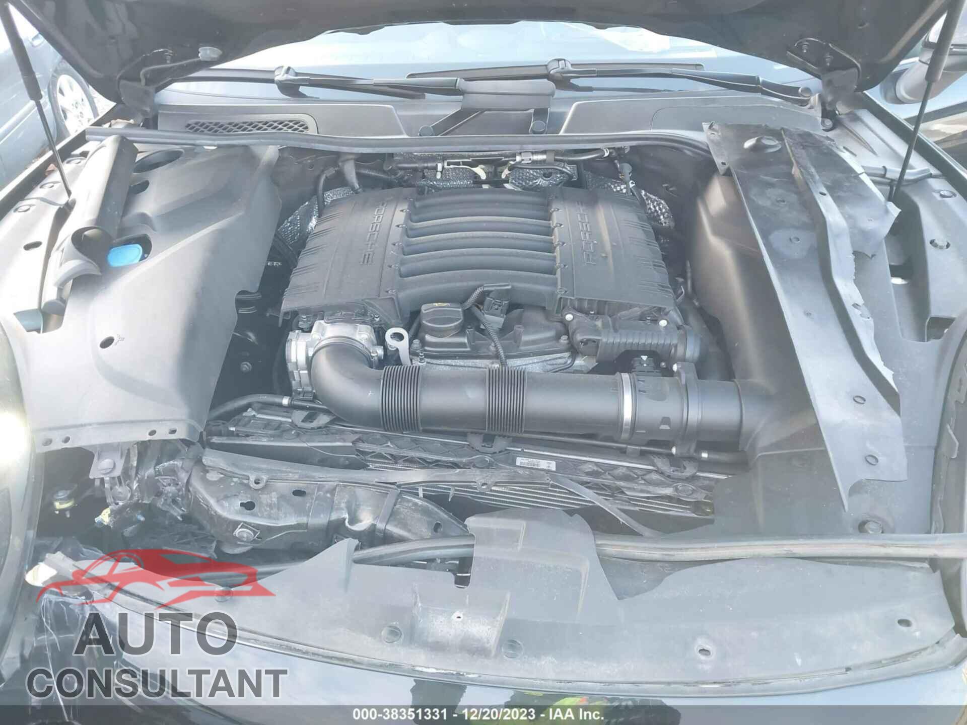 PORSCHE CAYENNE 2018 - WP1AA2A27JKA03043