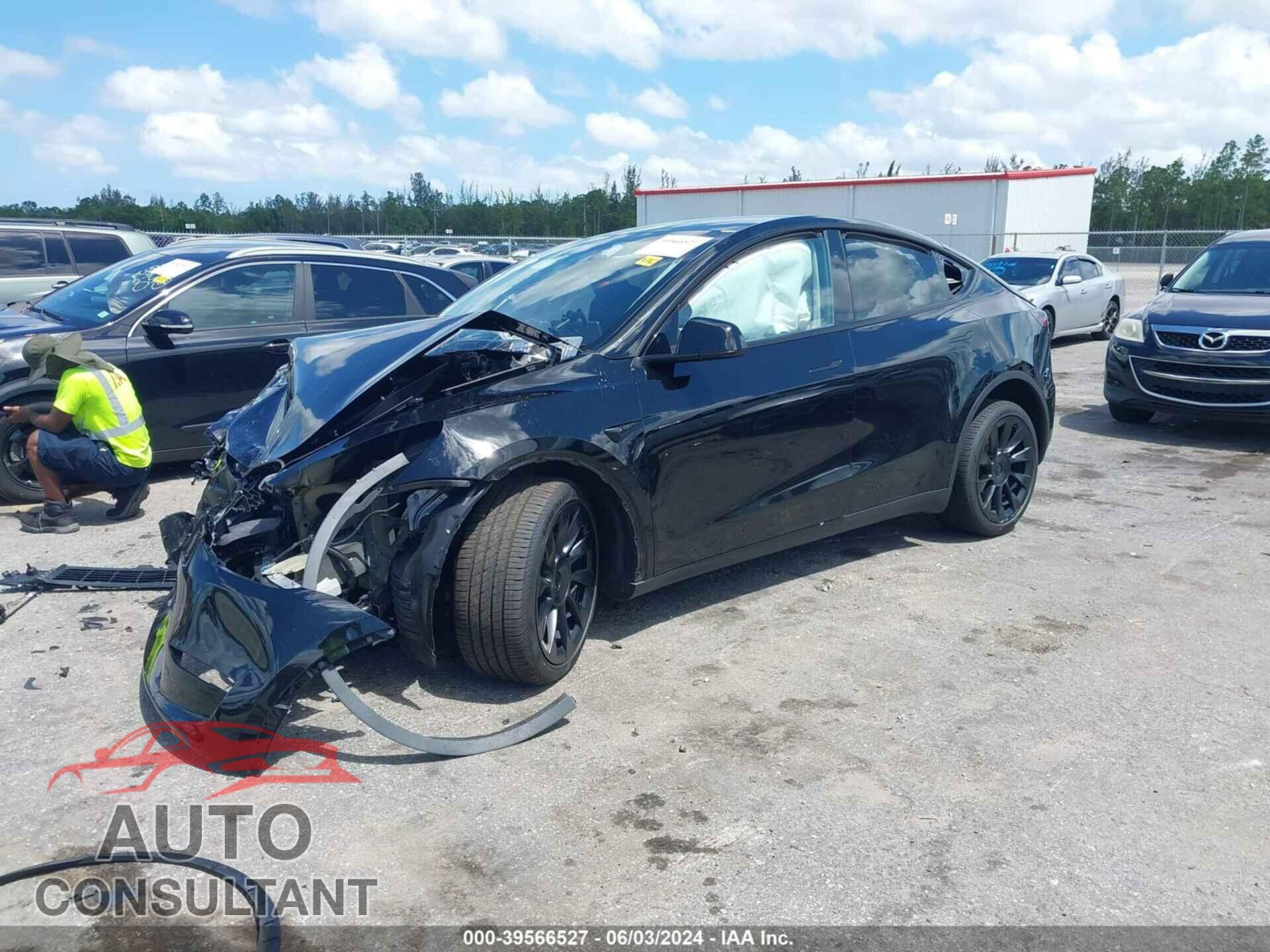 TESLA MODEL Y 2024 - 7SAYGAEE3RF065743