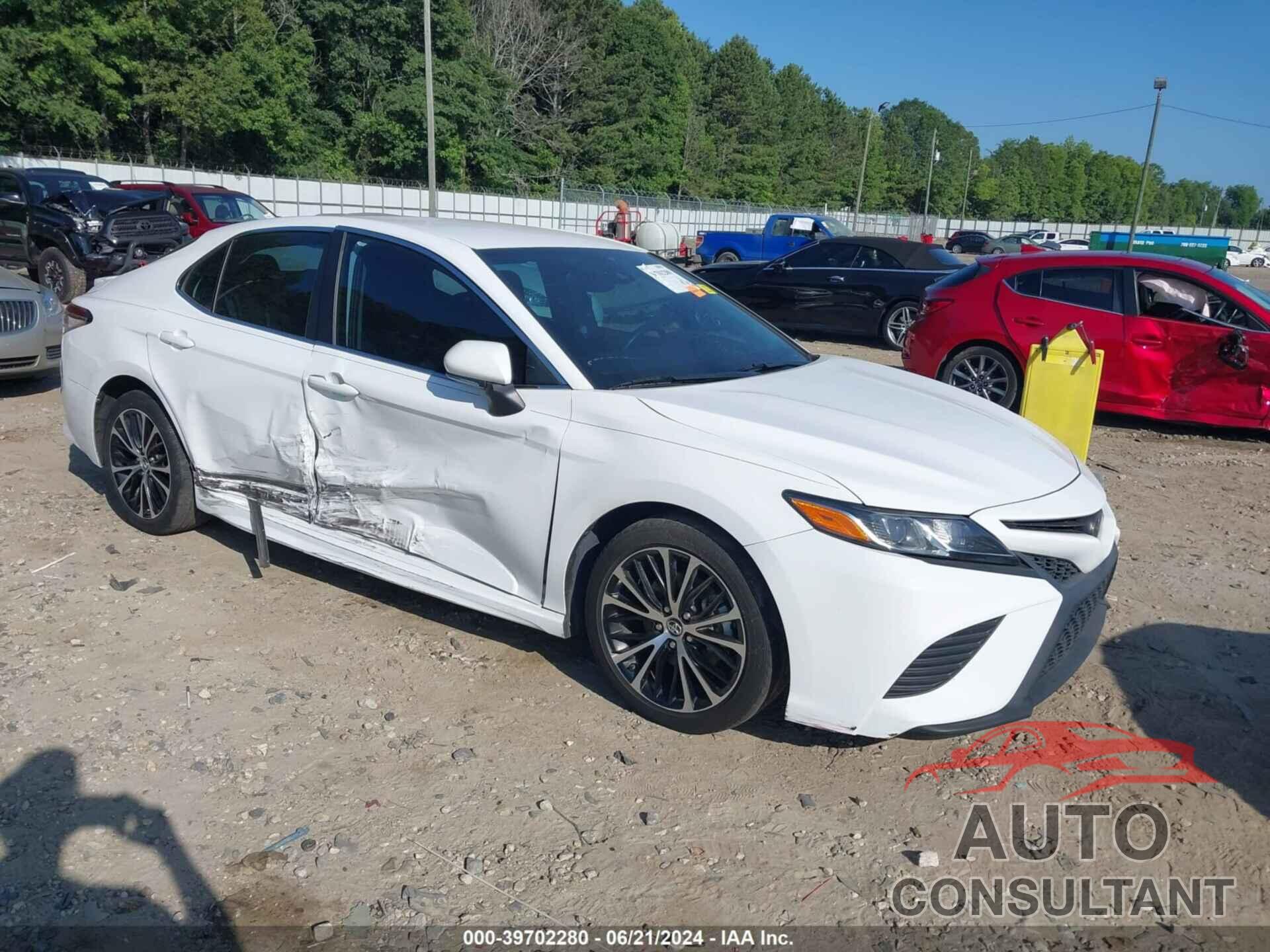 TOYOTA CAMRY 2018 - 4T1B11HK8JU122399