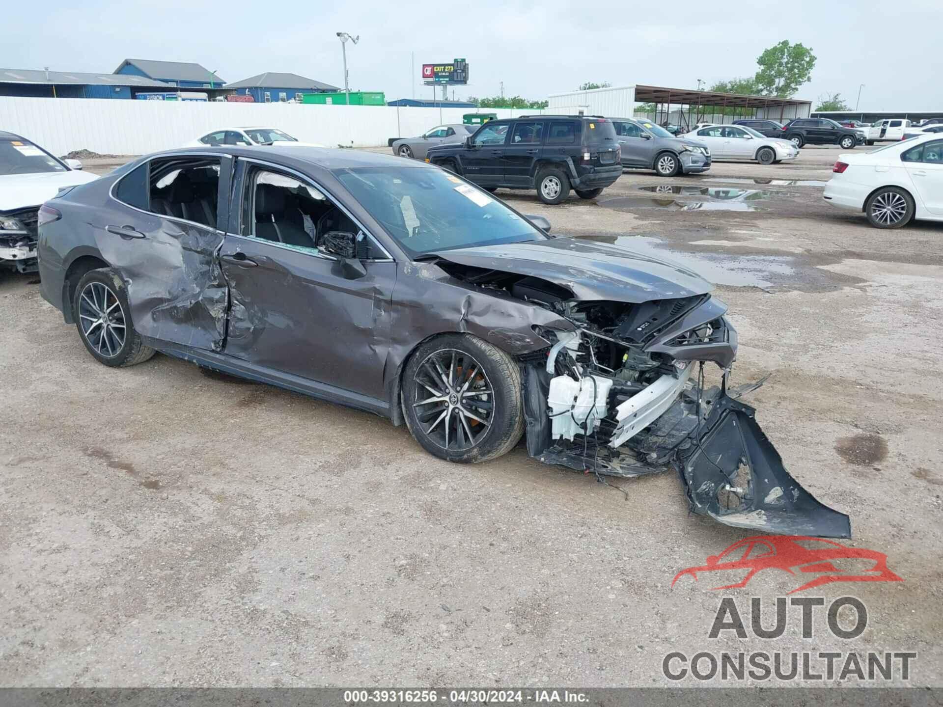 TOYOTA CAMRY 2023 - 4T1G11AK5PU806528