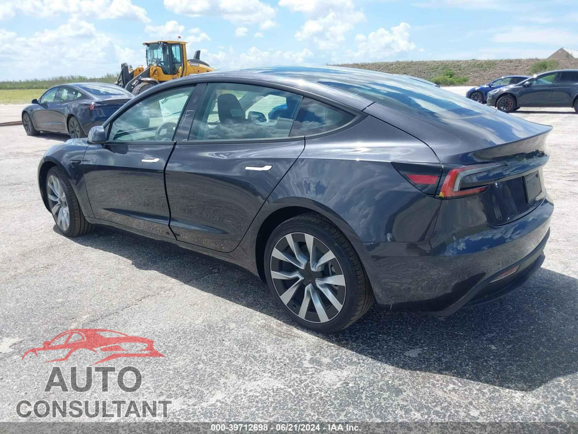 TESLA MODEL 3 2024 - 5YJ3E1EA7RF768594