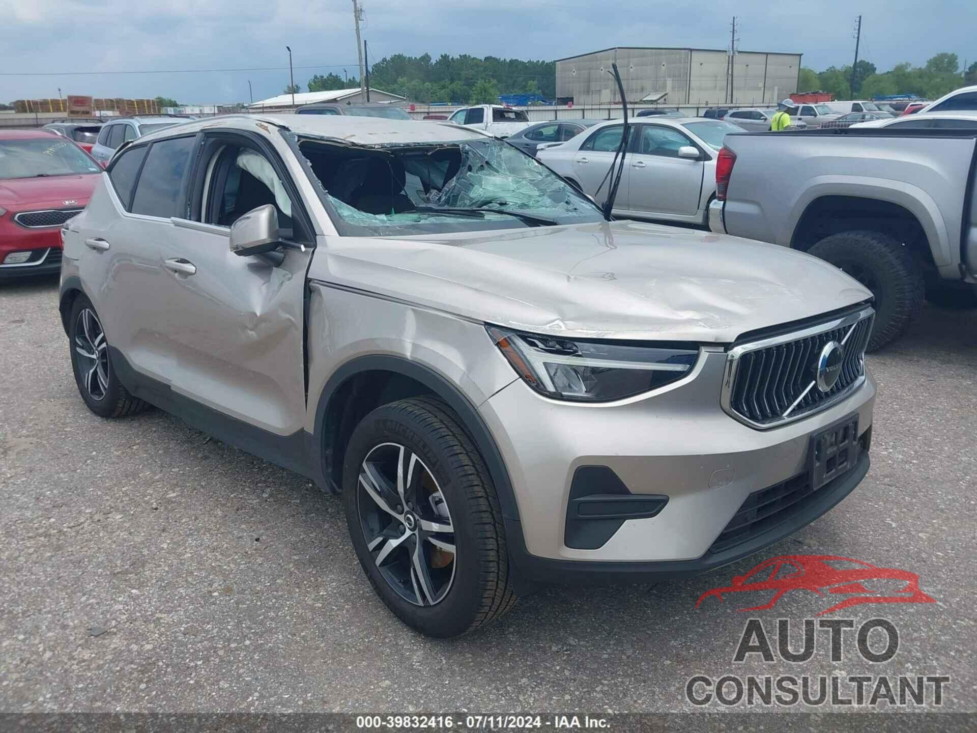 VOLVO XC40 2024 - YV4L12UK1R2264781