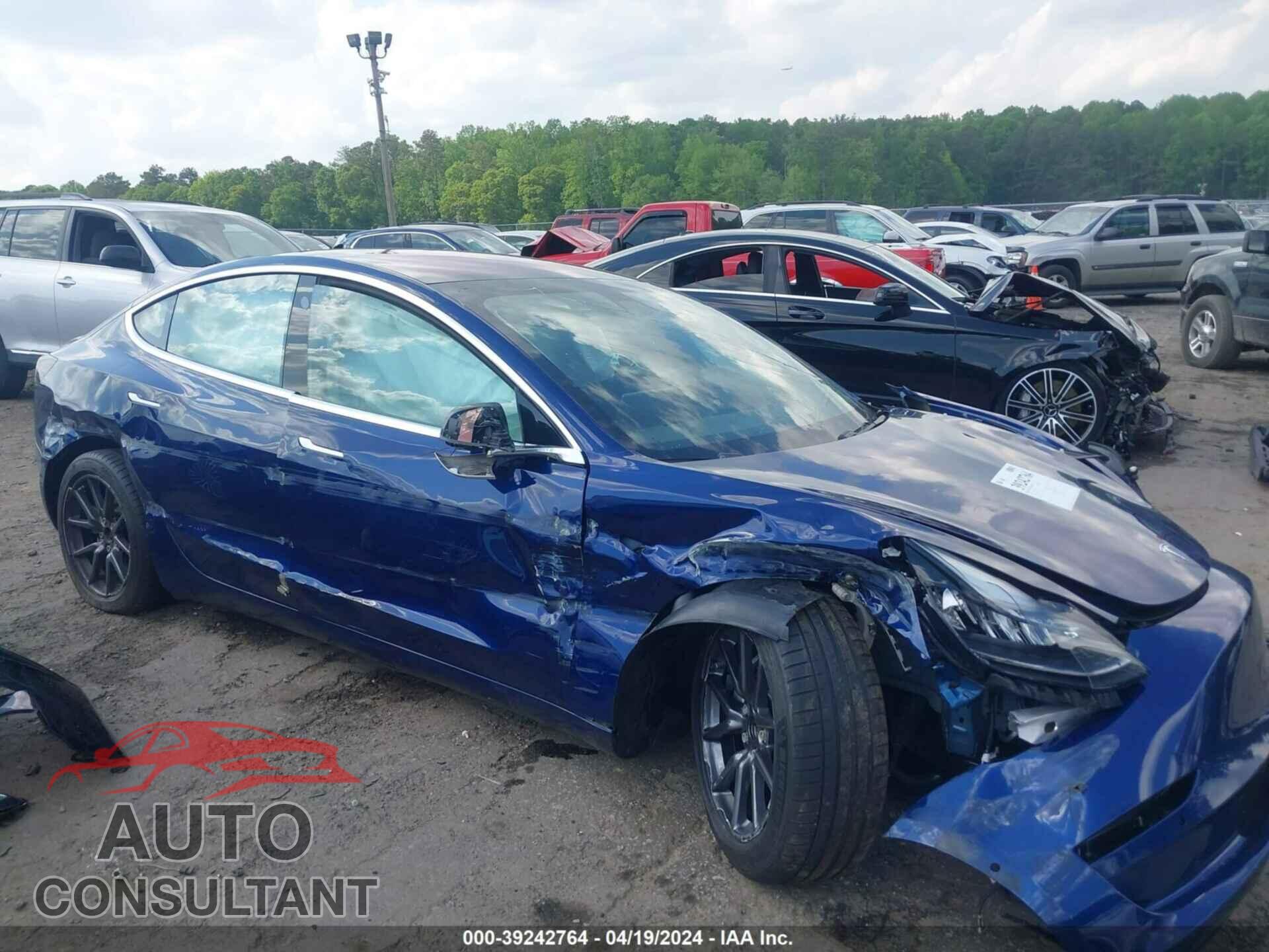 TESLA MODEL 3 2018 - 5YJ3E1EA1JF160171