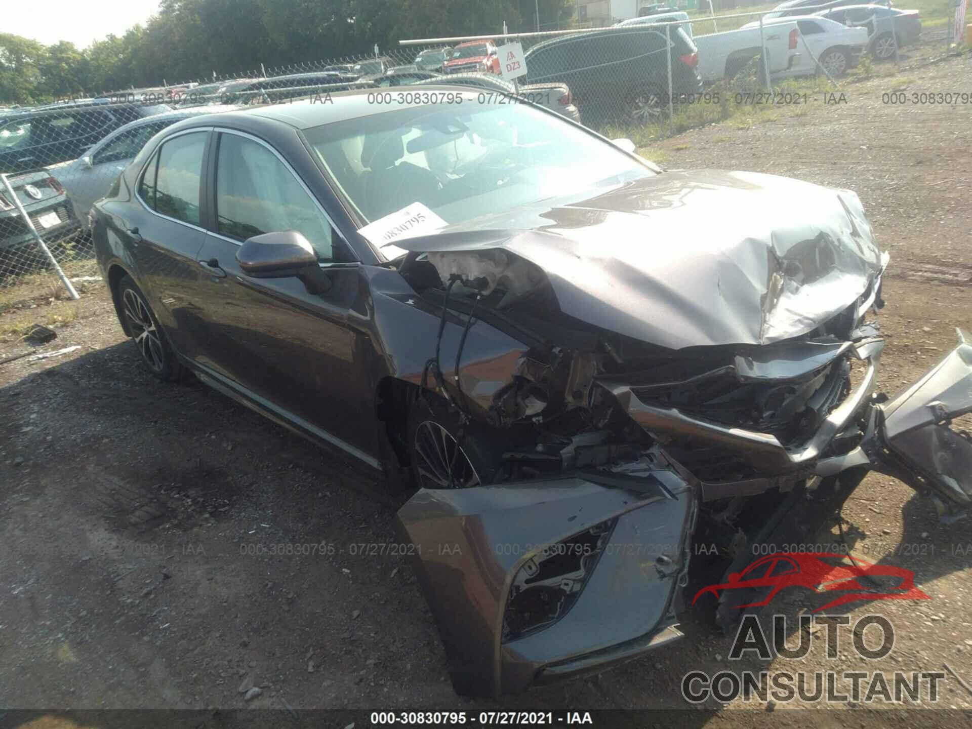 TOYOTA CAMRY 2018 - 4T1B11HK1JU037503