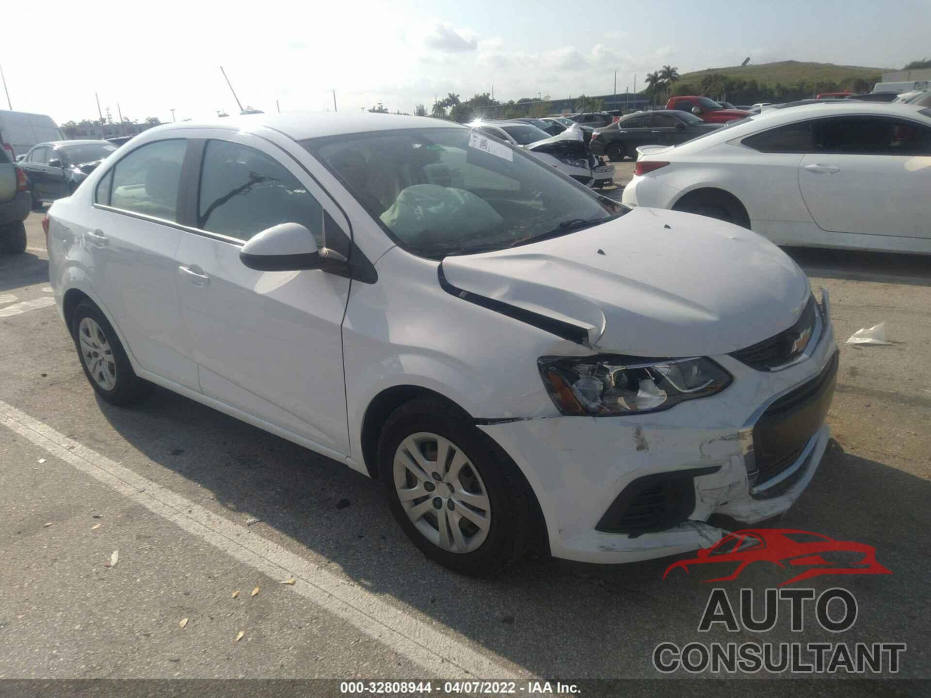 CHEVROLET SONIC 2018 - 1G1JB5SH7J4133484