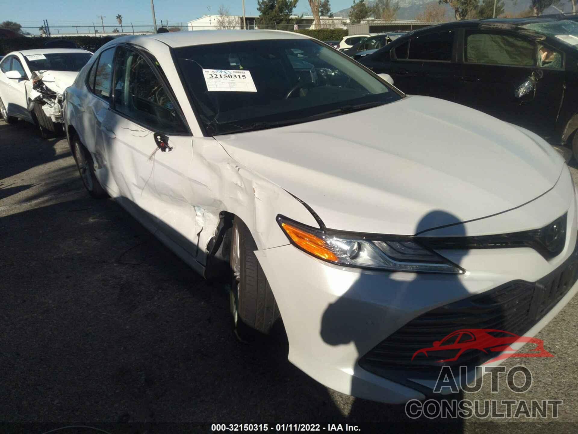 TOYOTA CAMRY 2018 - 4T1B11HK2JU012075