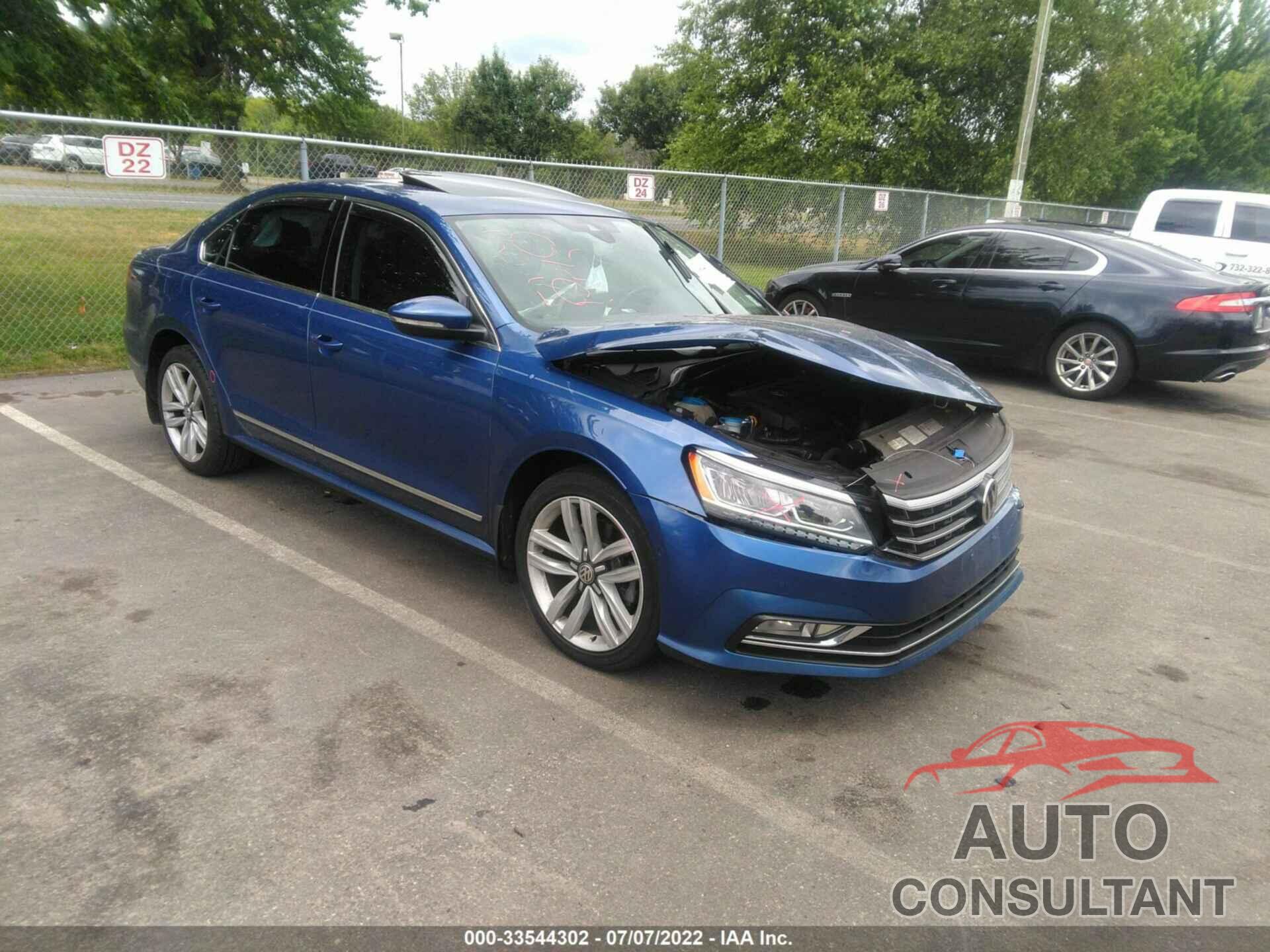 VOLKSWAGEN PASSAT 2017 - 1VWCT7A30HC061054