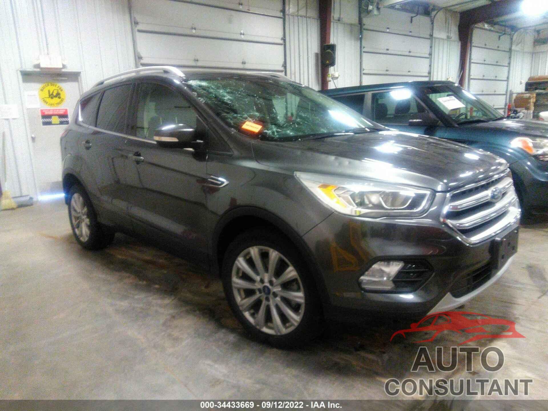 FORD ESCAPE 2017 - 1FMCU0J90HUA13989