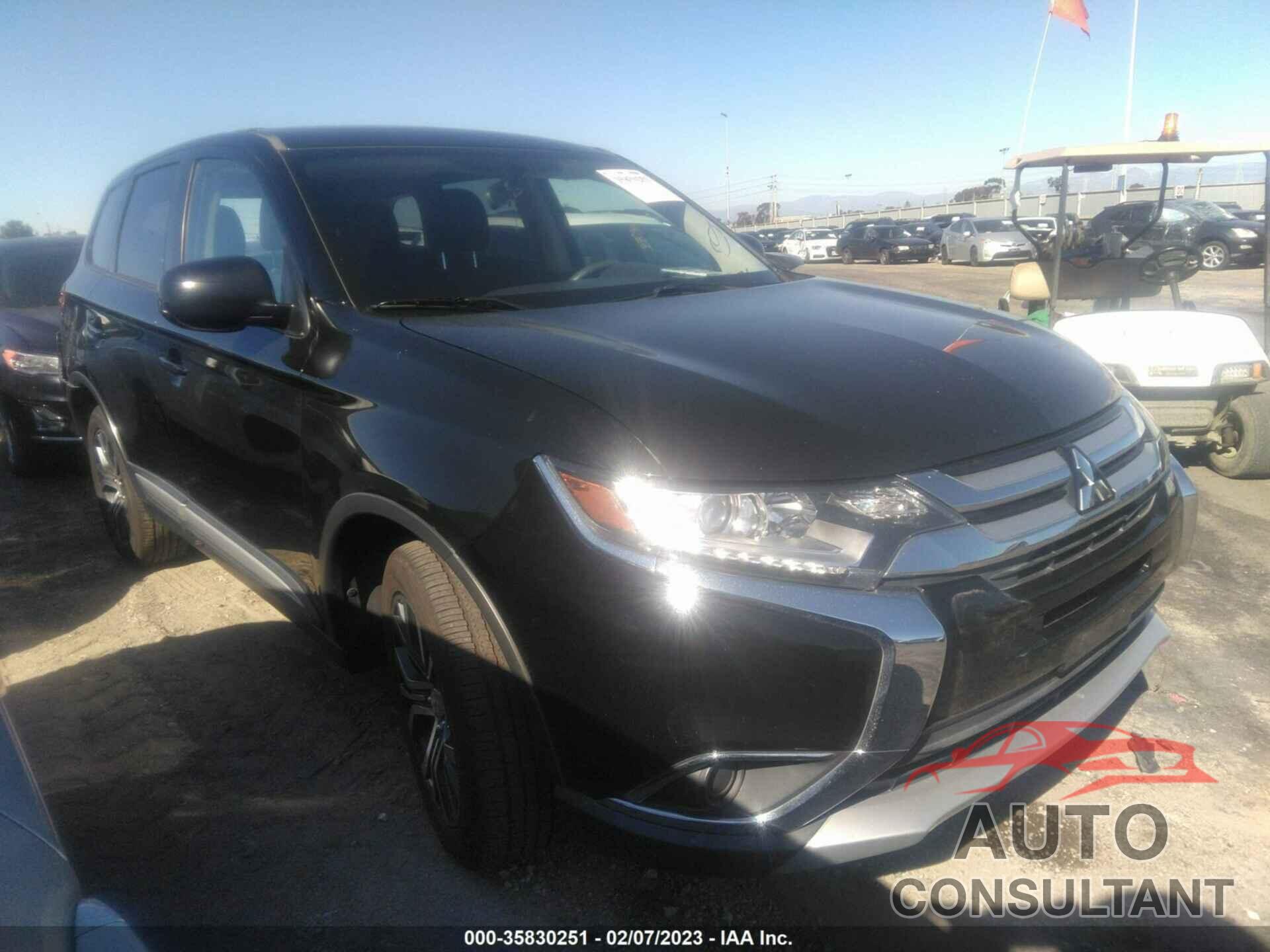 MITSUBISHI OUTLANDER 2018 - JA4AD2A32JZ052881