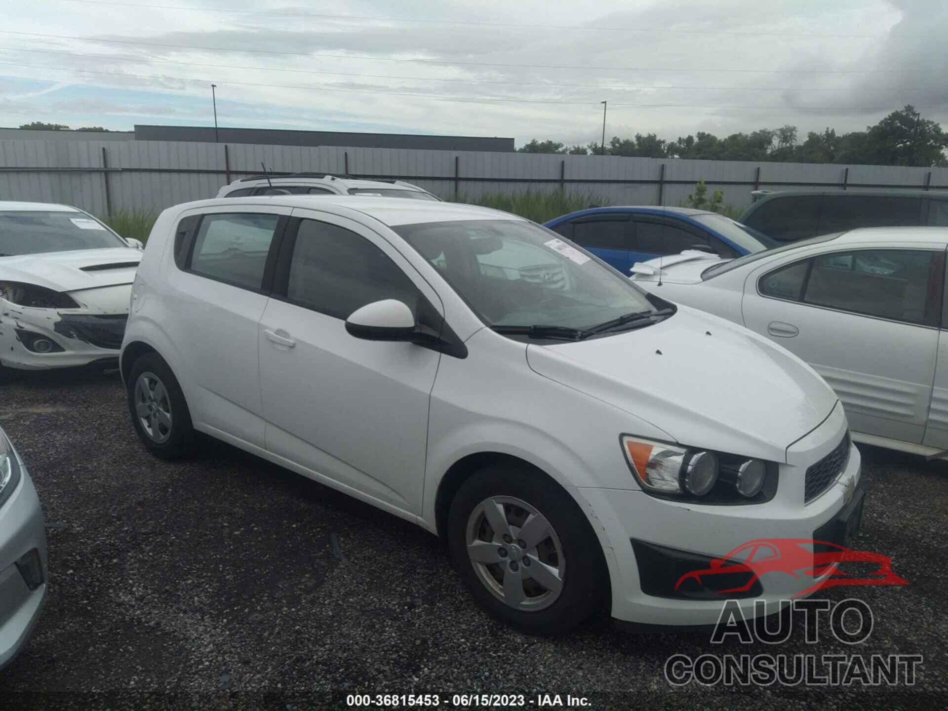 CHEVROLET SONIC 2015 - 1G1JA6SH1F4206753