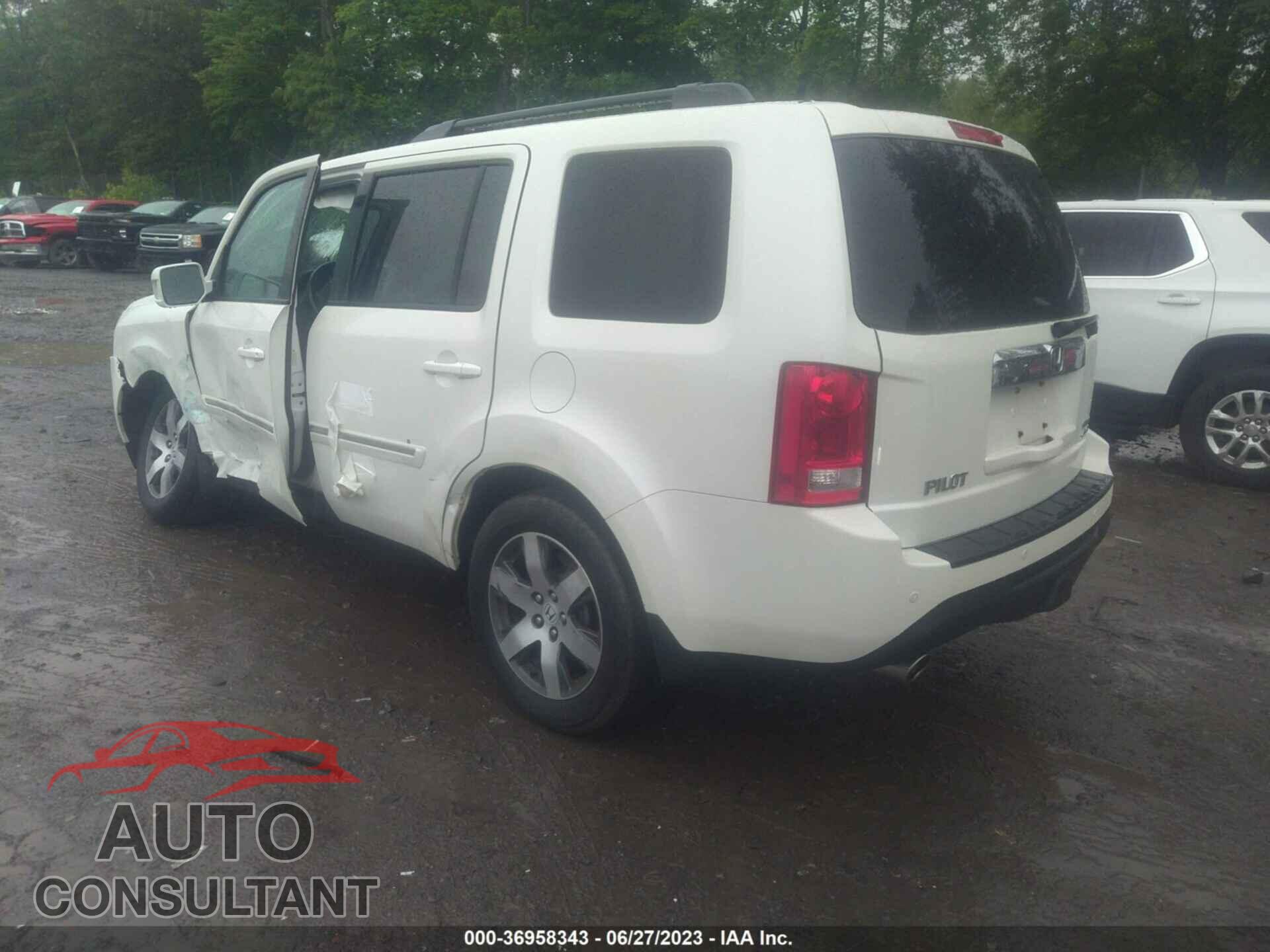 HONDA PILOT 2015 - 5FNYF4H99FB011682