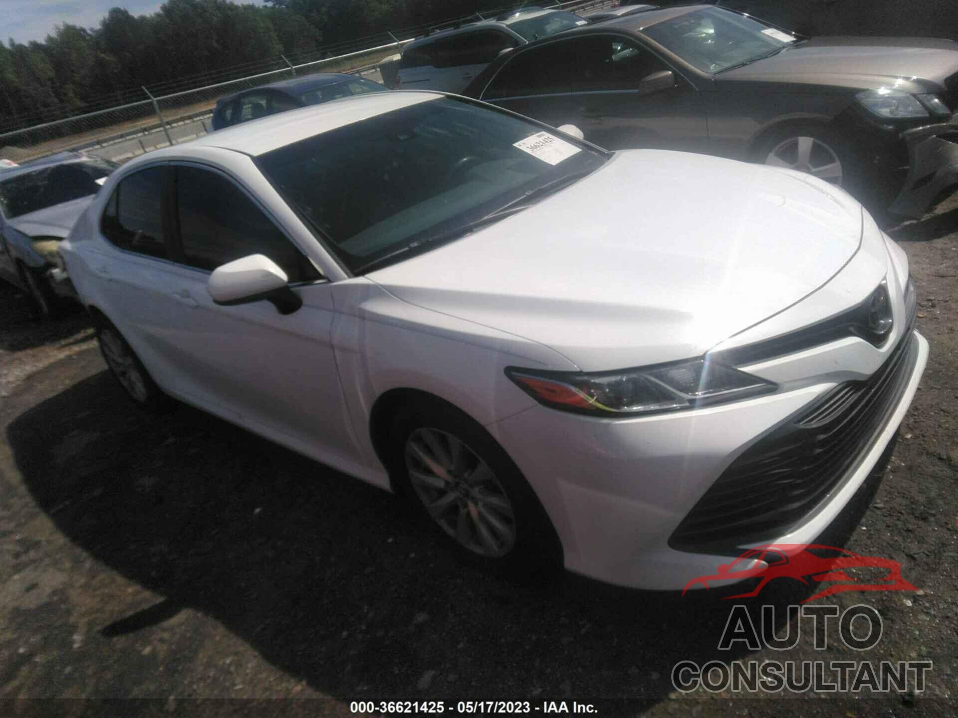 TOYOTA CAMRY 2018 - 4T1B11HK3JU125792