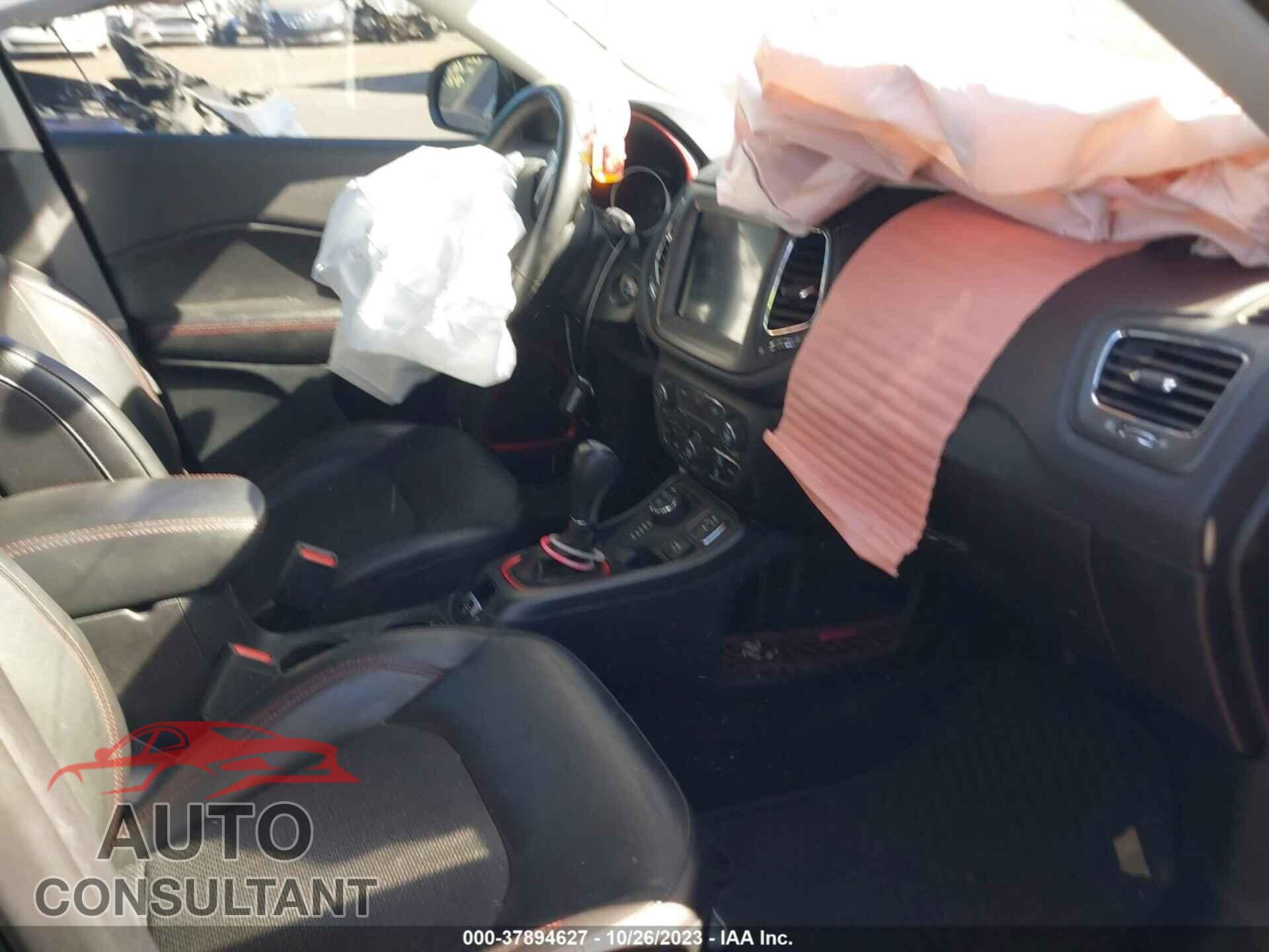 JEEP COMPASS 2019 - 3C4NJDDB3KT747751