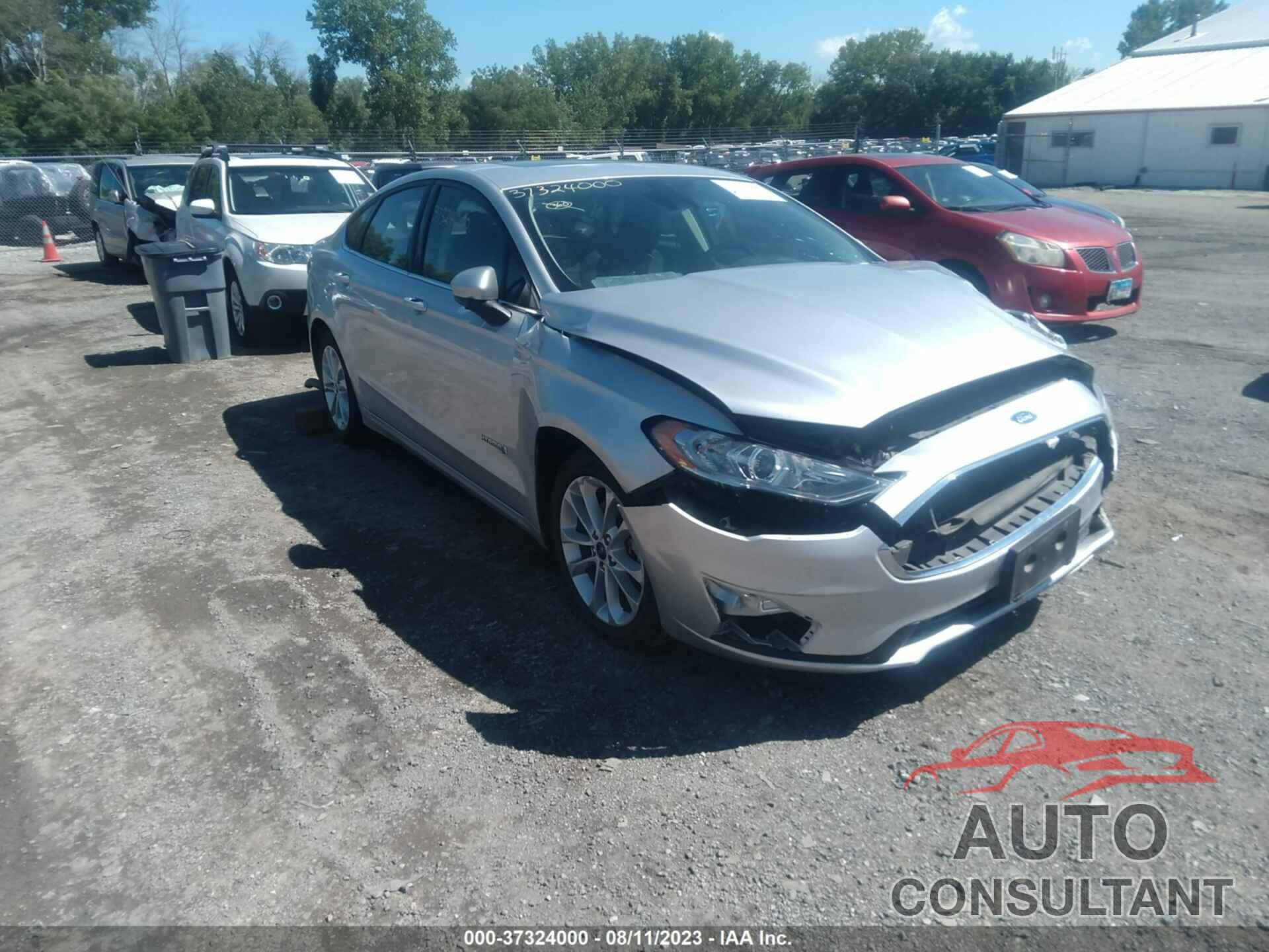 FORD FUSION HYBRID 2019 - 3FA6P0LU4KR120915