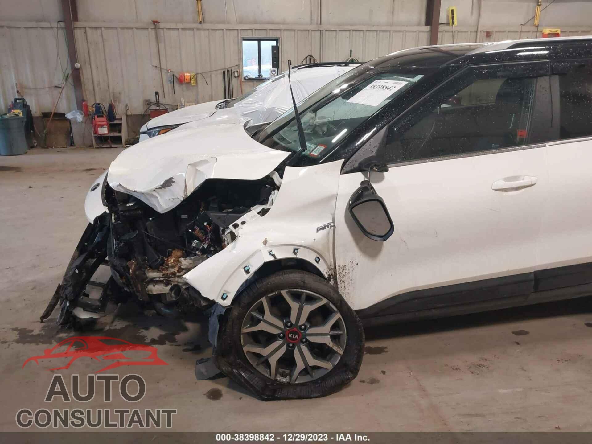 KIA SELTOS 2021 - KNDEUCA20M7093529