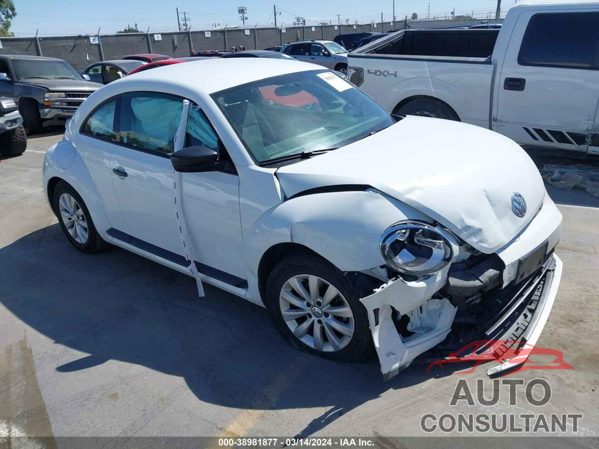 VOLKSWAGEN BEETLE 2018 - 3VWFD7AT0JM719504