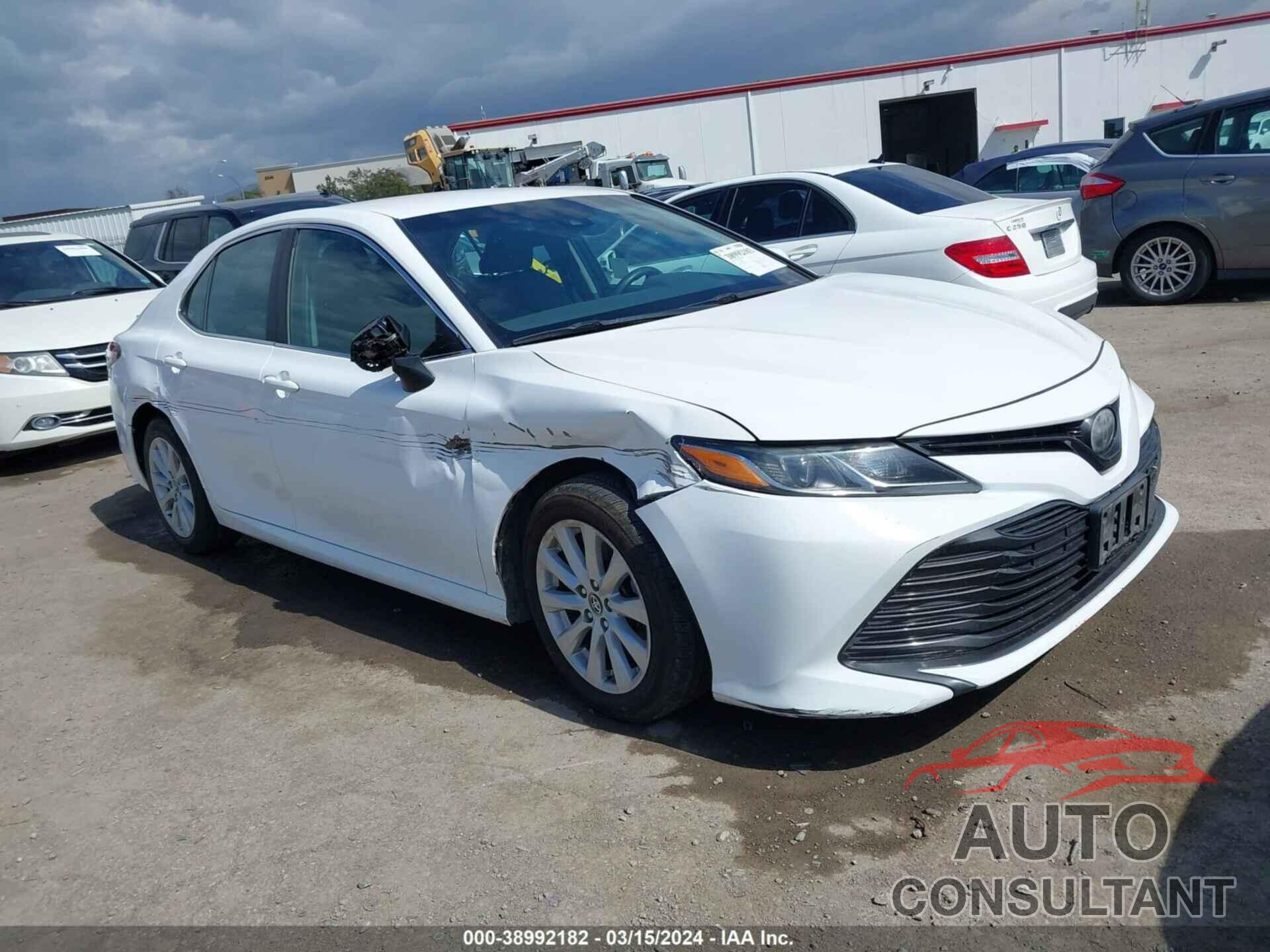 TOYOTA CAMRY 2018 - 4T1B11HK8JU667387