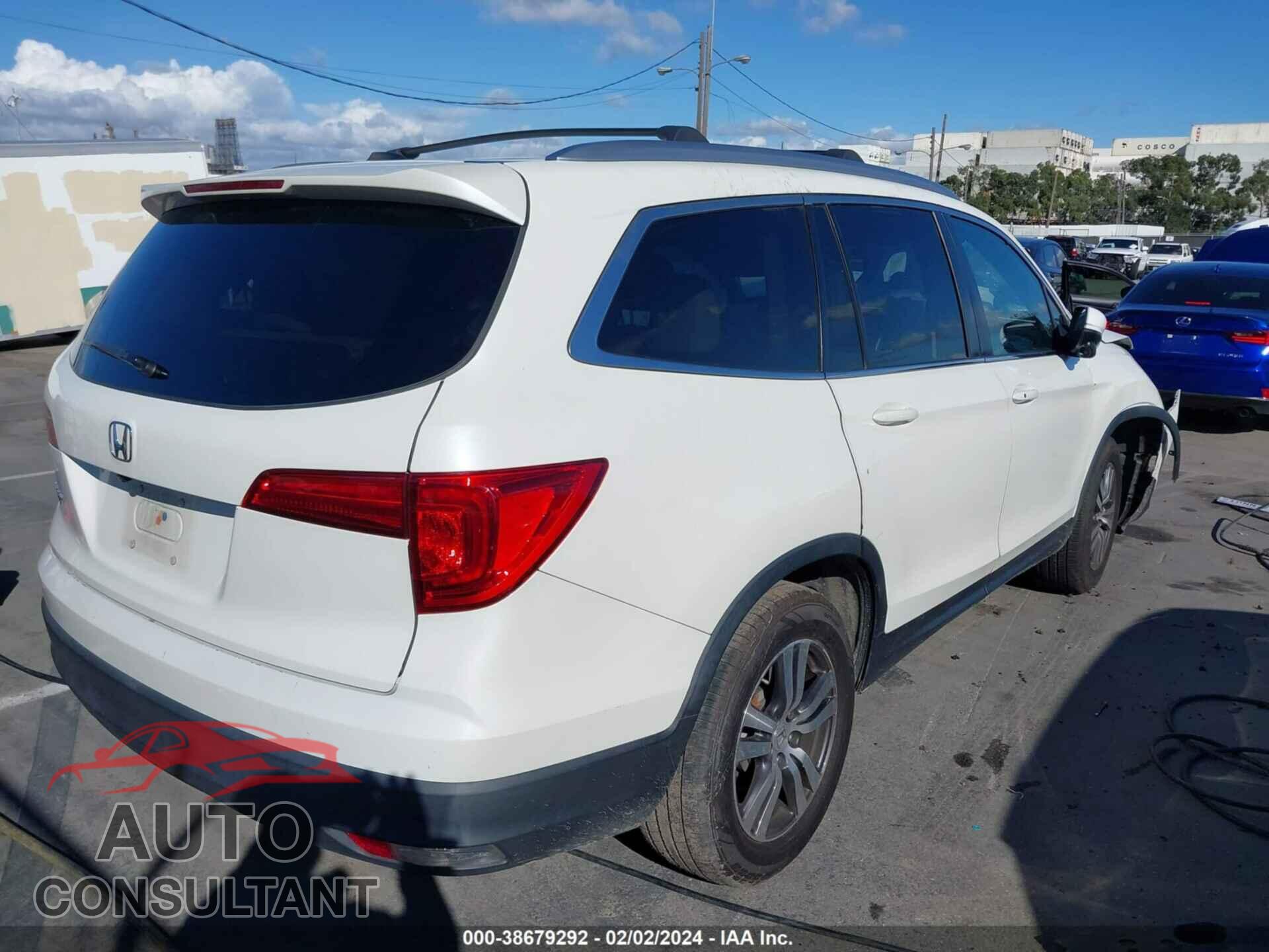 HONDA PILOT 2017 - 5FNYF5H77HB022395