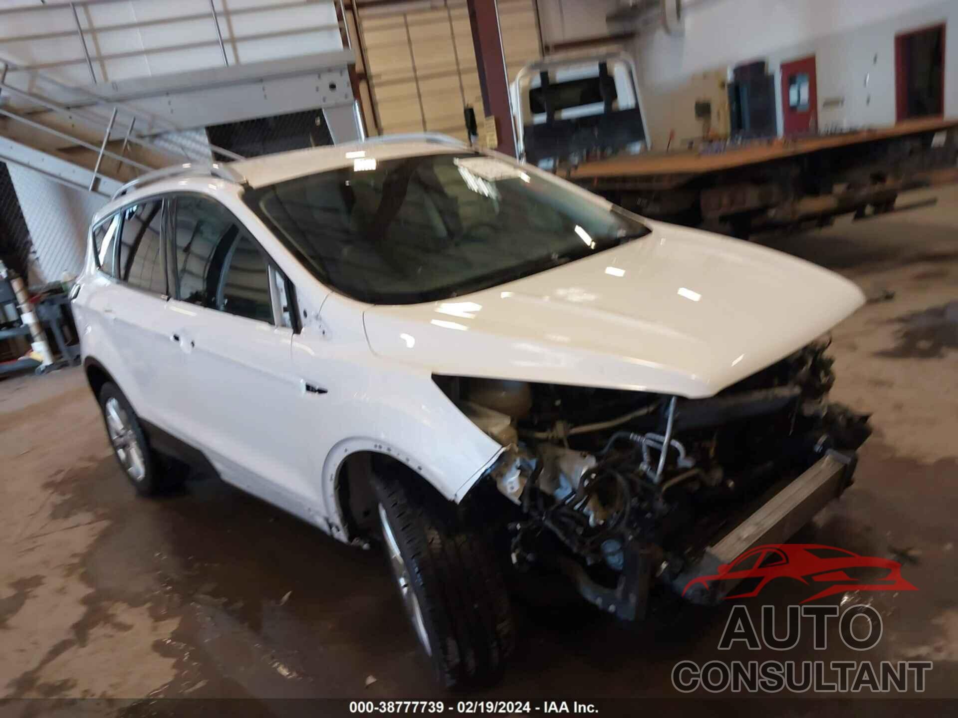 FORD ESCAPE 2017 - 1FMCU9J90HUD28716