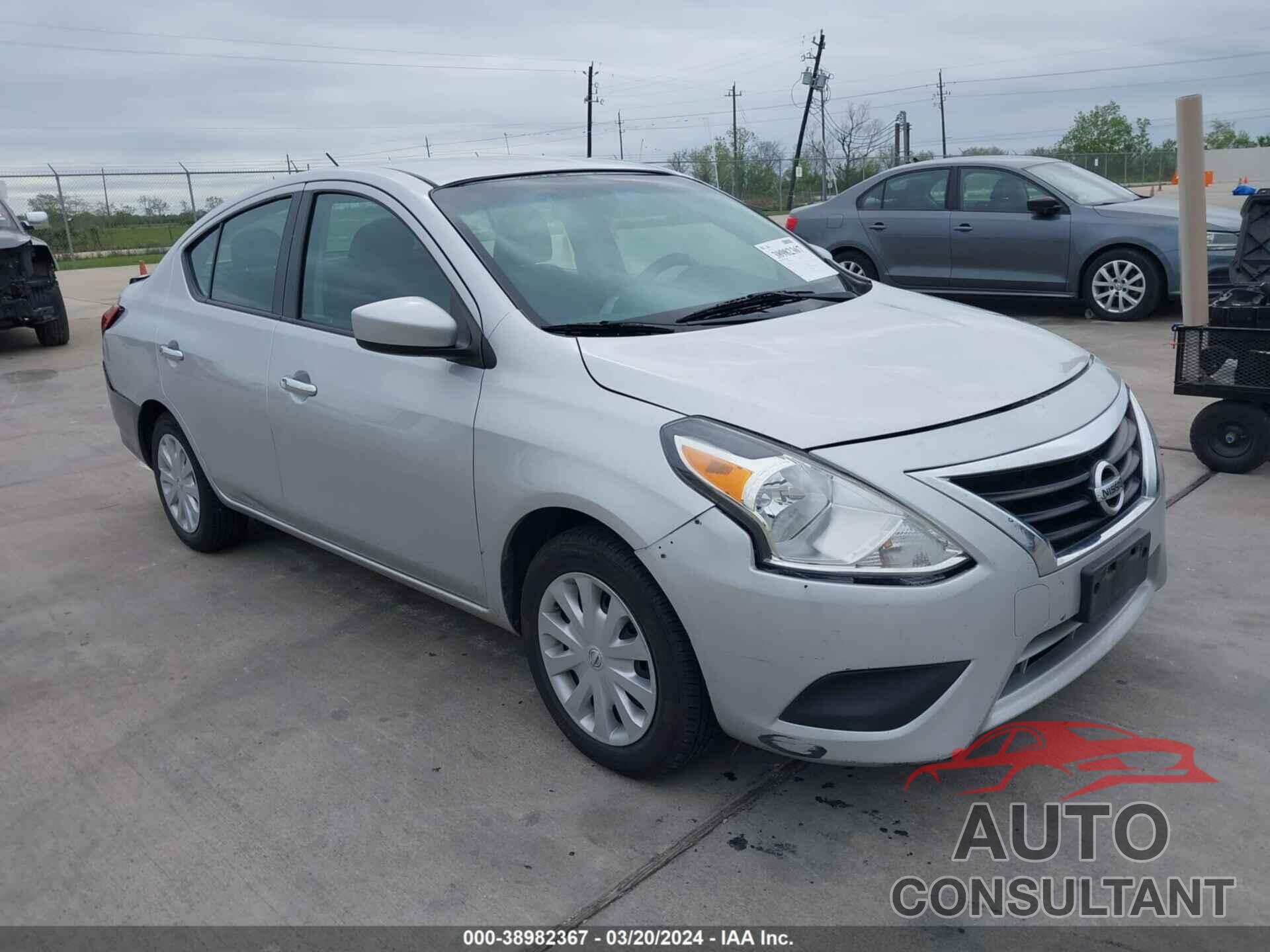 NISSAN VERSA 2018 - 3N1CN7AP0JL801148