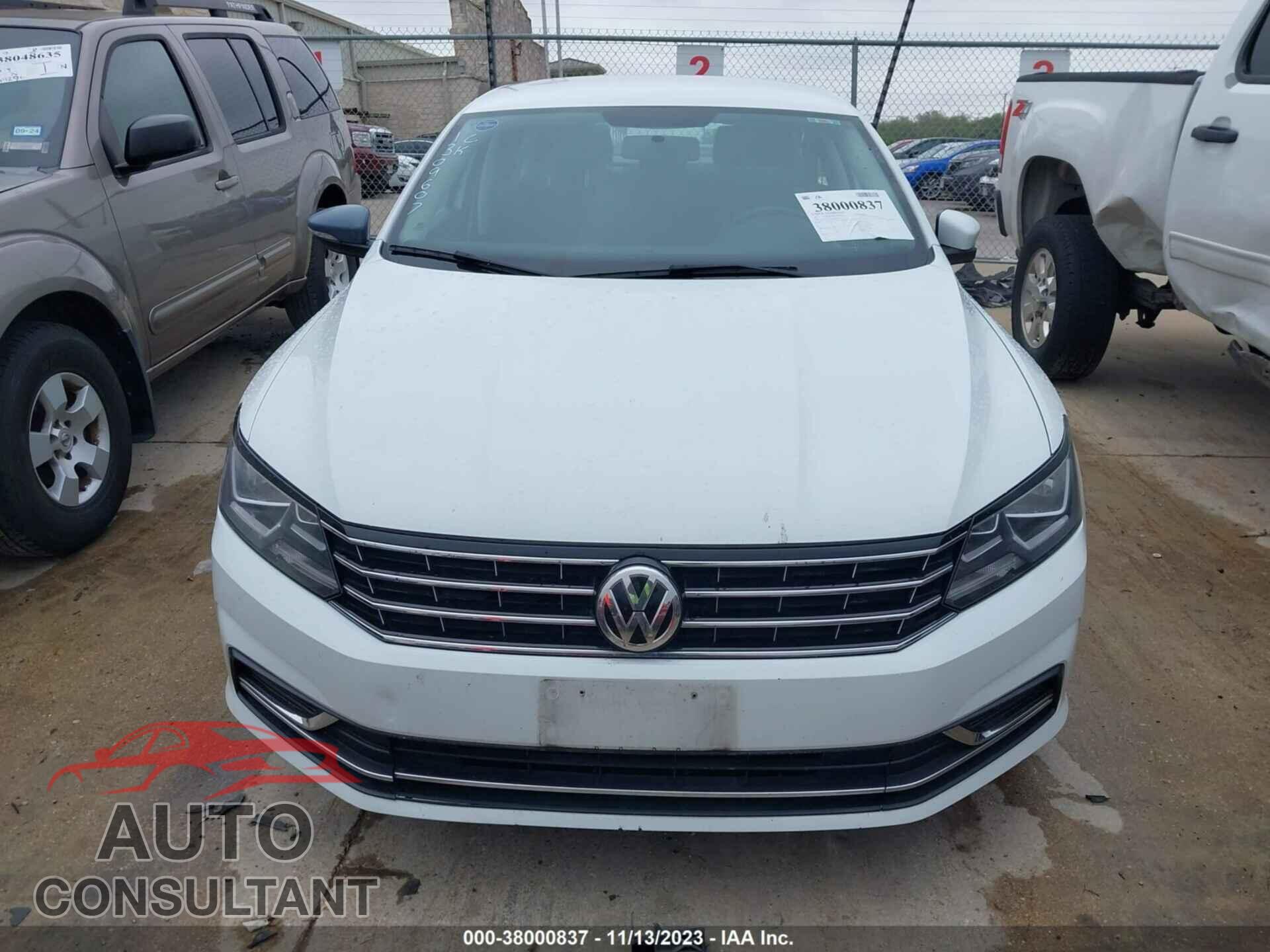 VOLKSWAGEN PASSAT 2017 - 1VWAT7A35HC074017