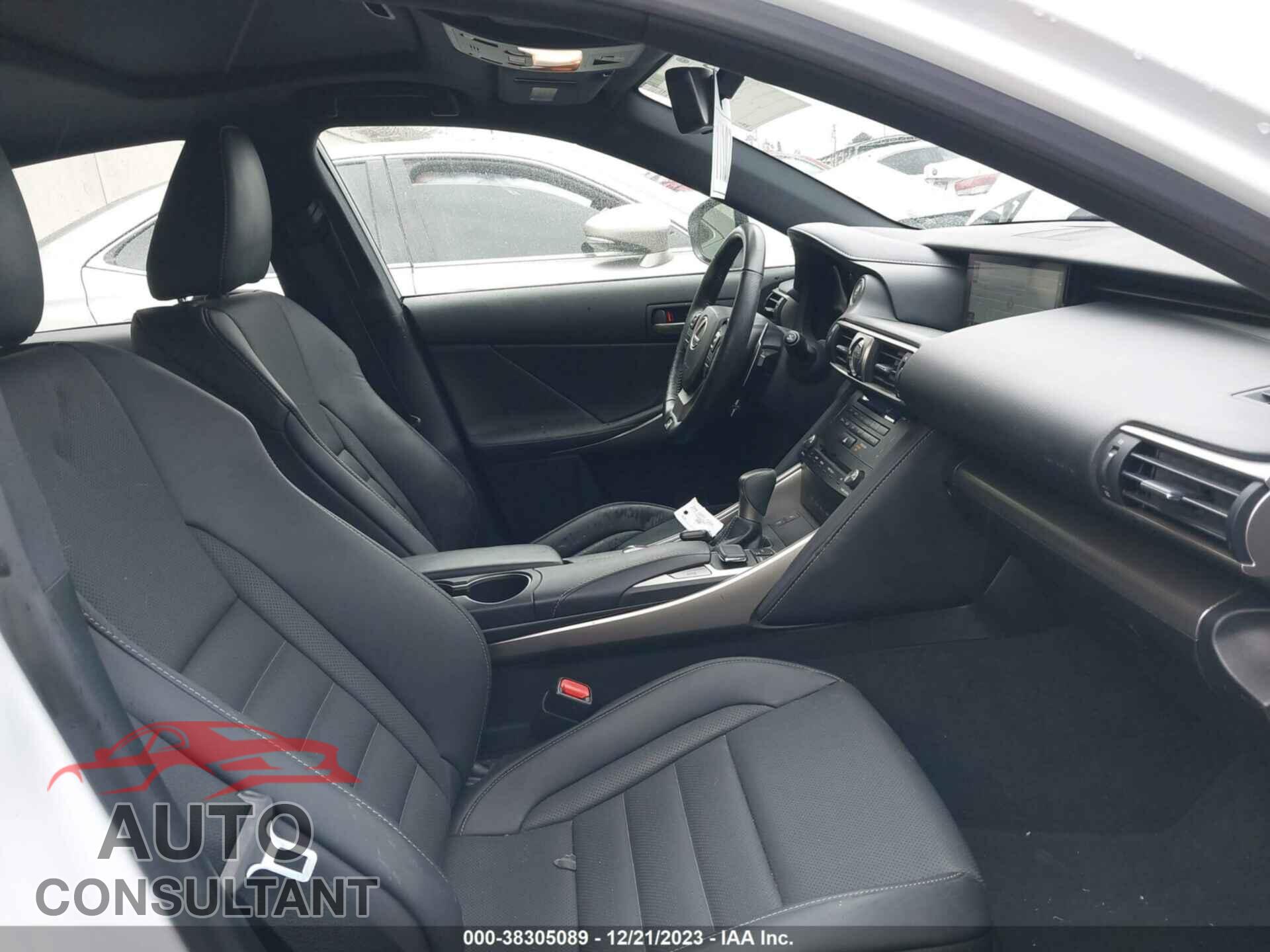 LEXUS IS 300 2018 - JTHBA1D24J5075911