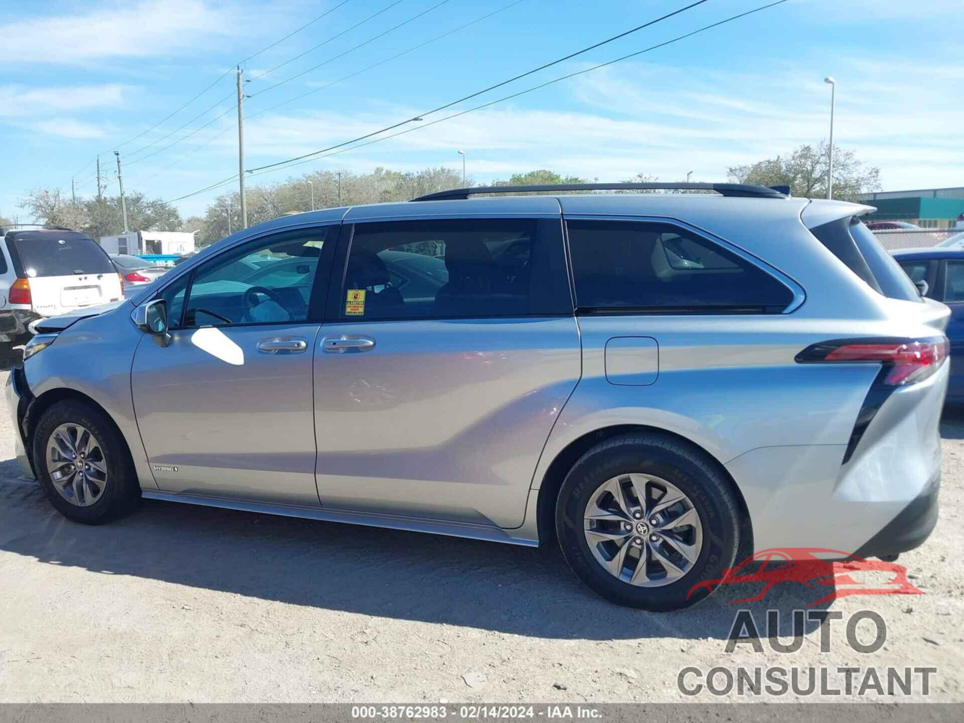 TOYOTA SIENNA 2021 - 5TDKRKEC3MS005662