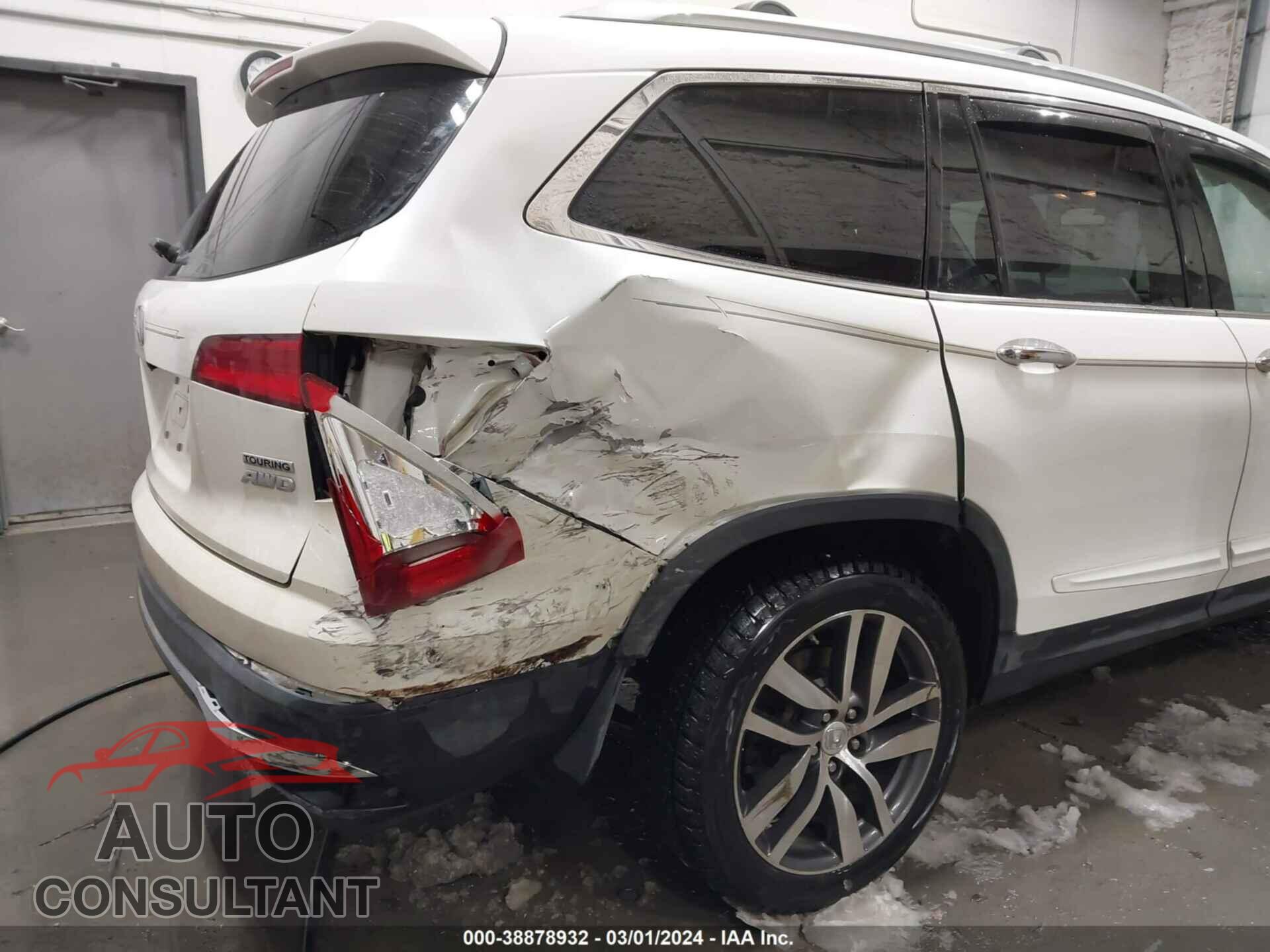 HONDA PILOT 2017 - 5FNYF6H98HB081947